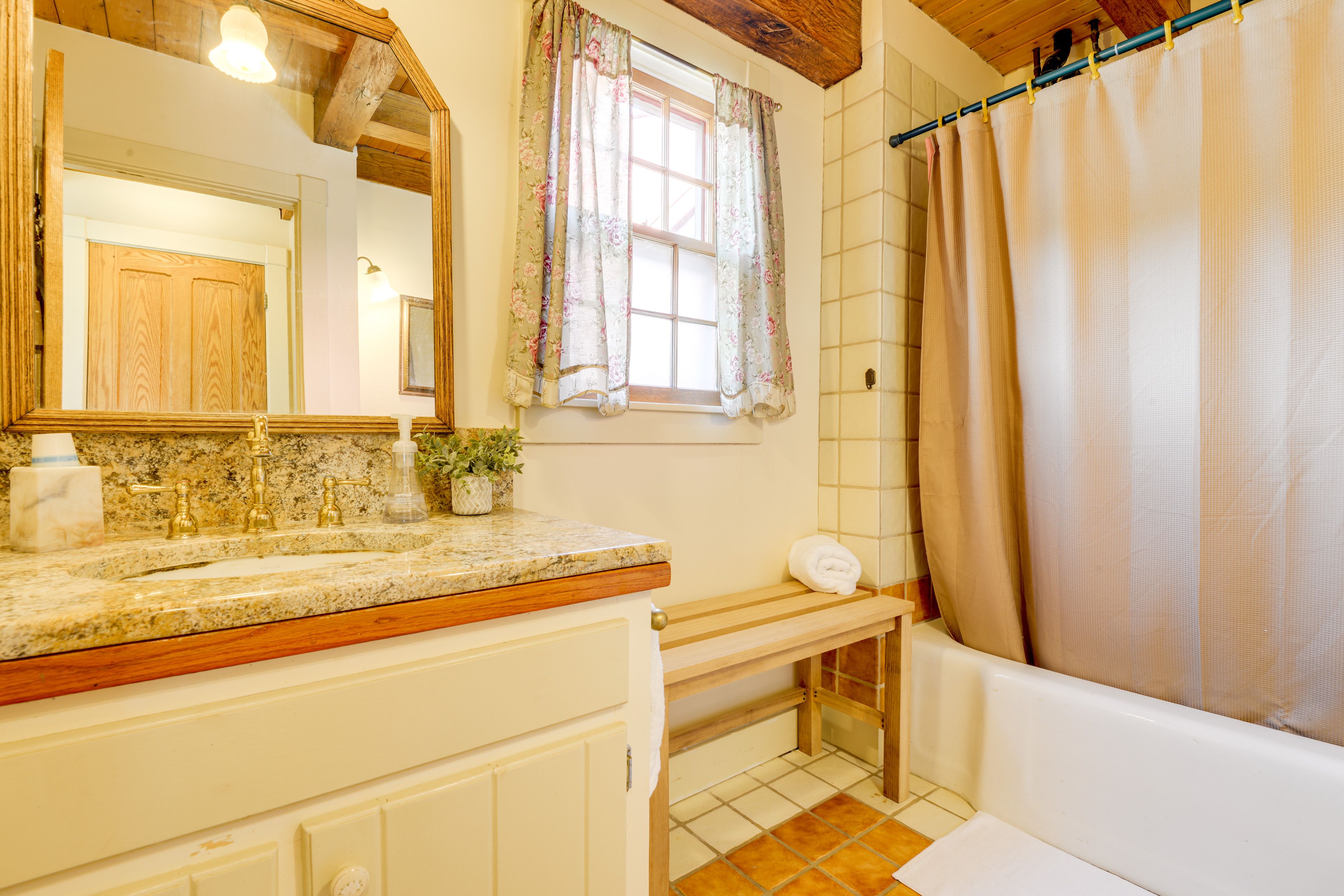 Full Bathroom | 1st Floor