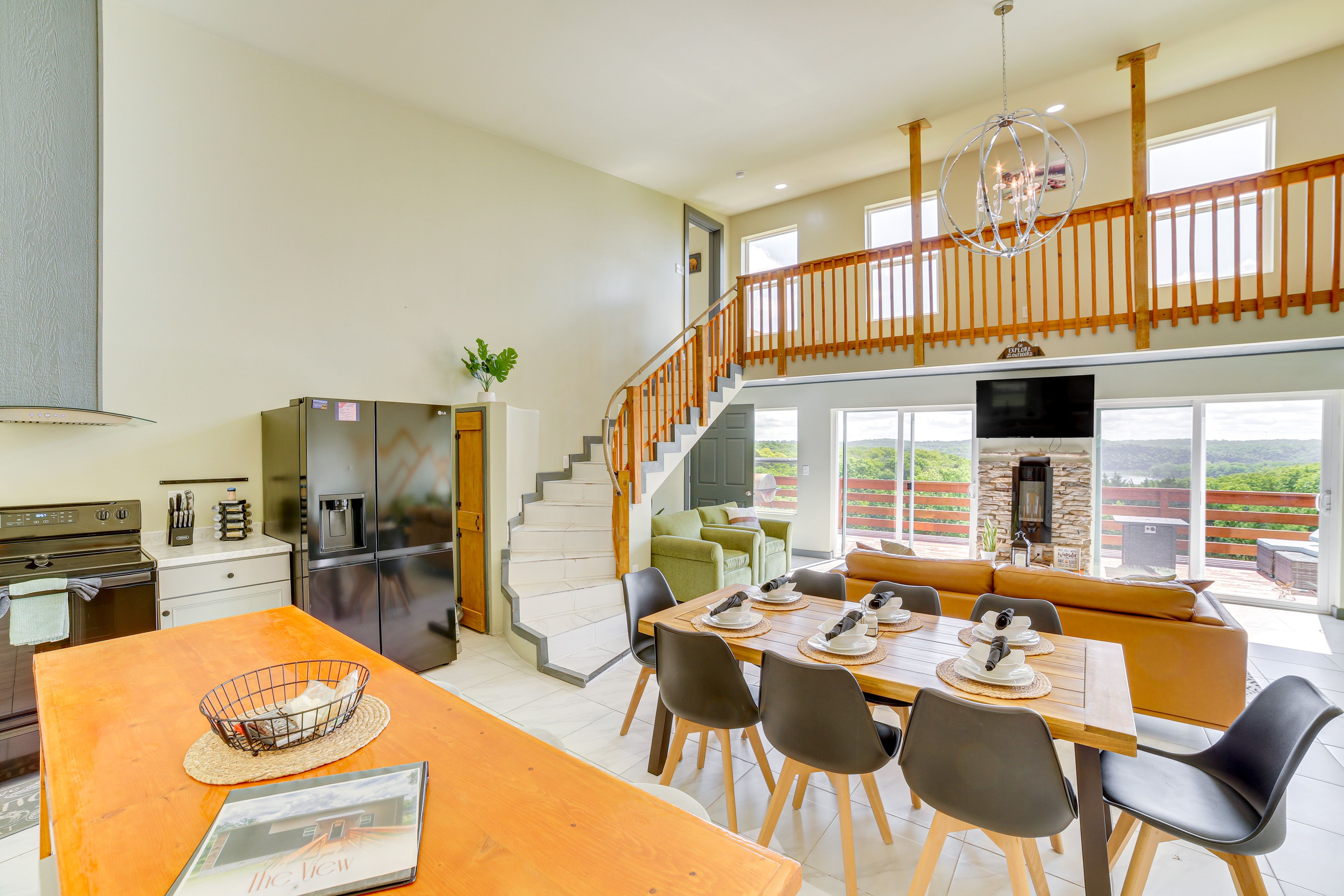 Dining Area | 1st Floor | Dishware/Flatware | Trash Bags/Paper Towels