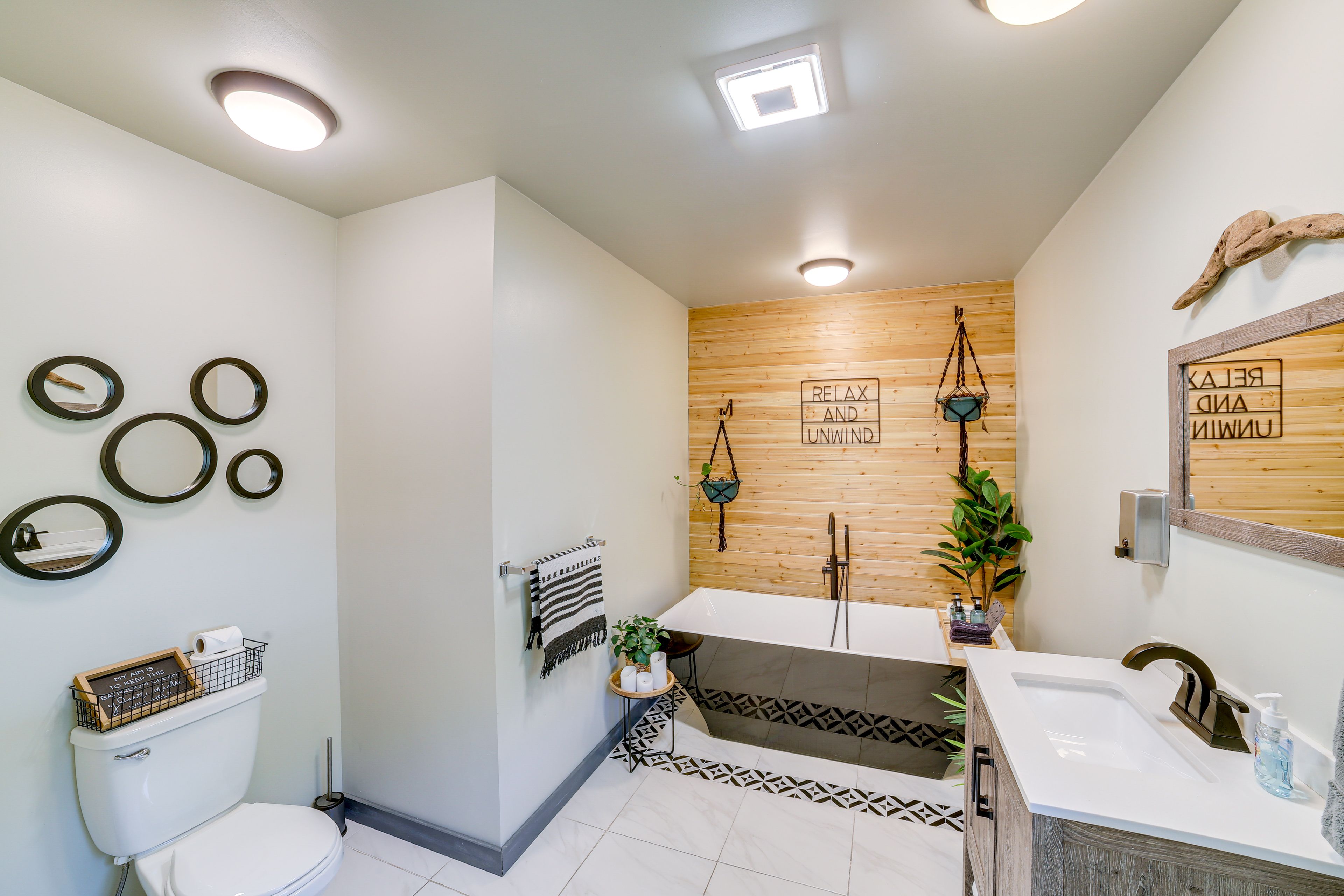 Full Bathroom | 1st Floor