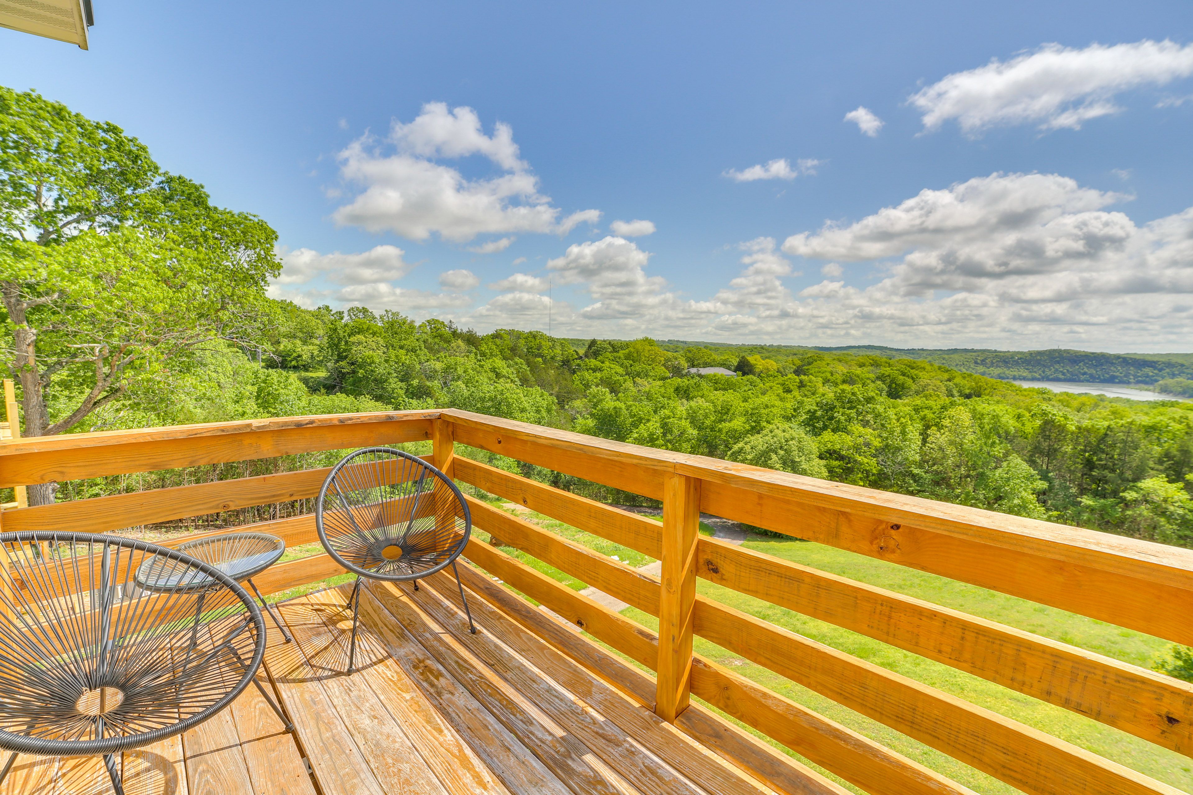 Exterior | 2-Story Cabin | Bedrooms/Full Bathrooms on 1st Floor