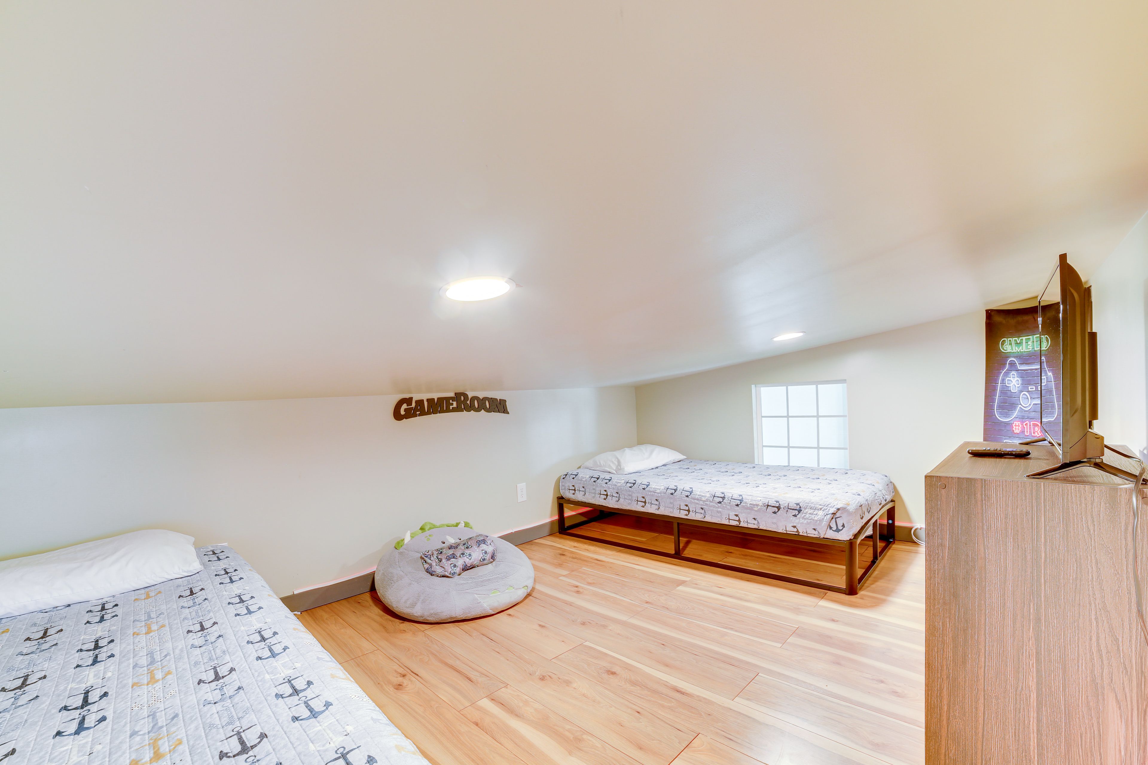 Bedroom 3 | 2 Twin Beds | 2nd Floor | PlayStation Console