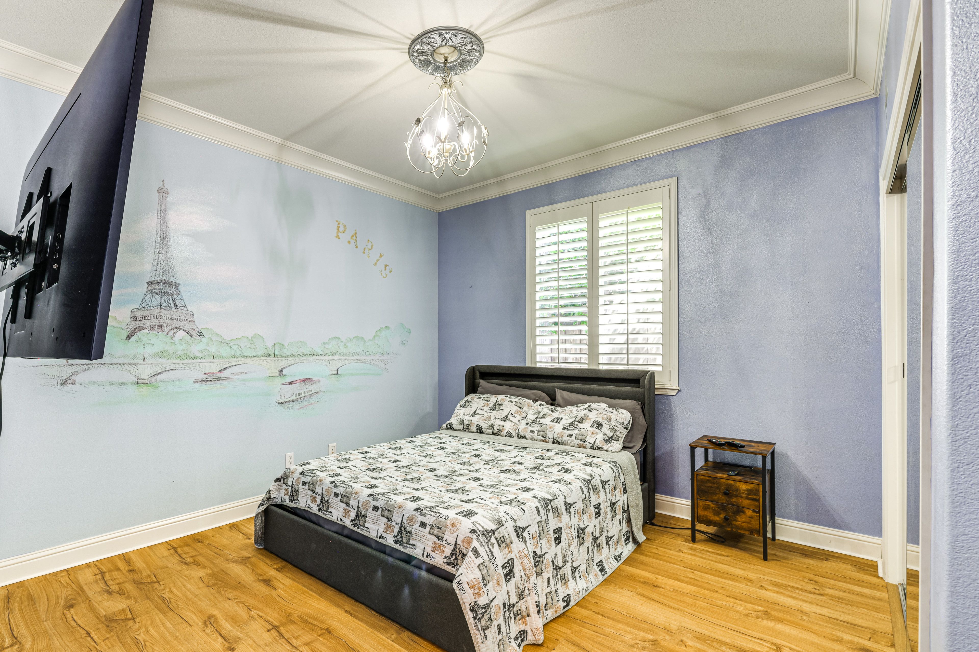 Bedroom 3 | Queen Bed | Smart TV
