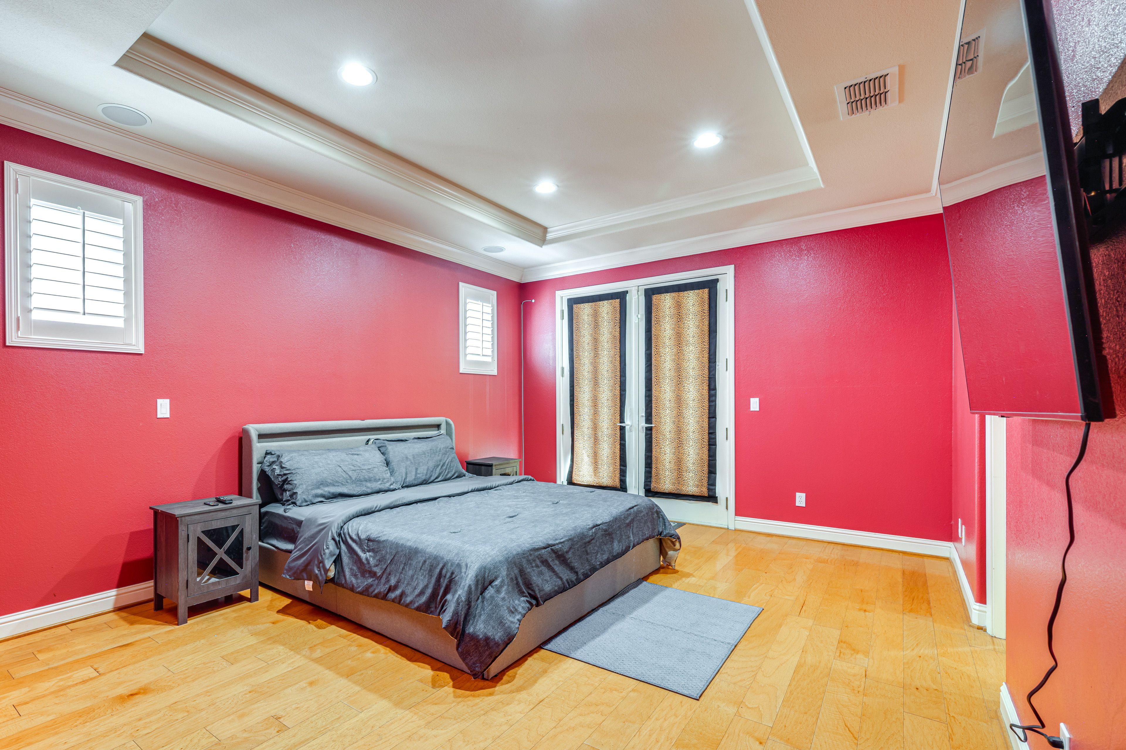 Bedroom 1 | King Bed | Smart TV