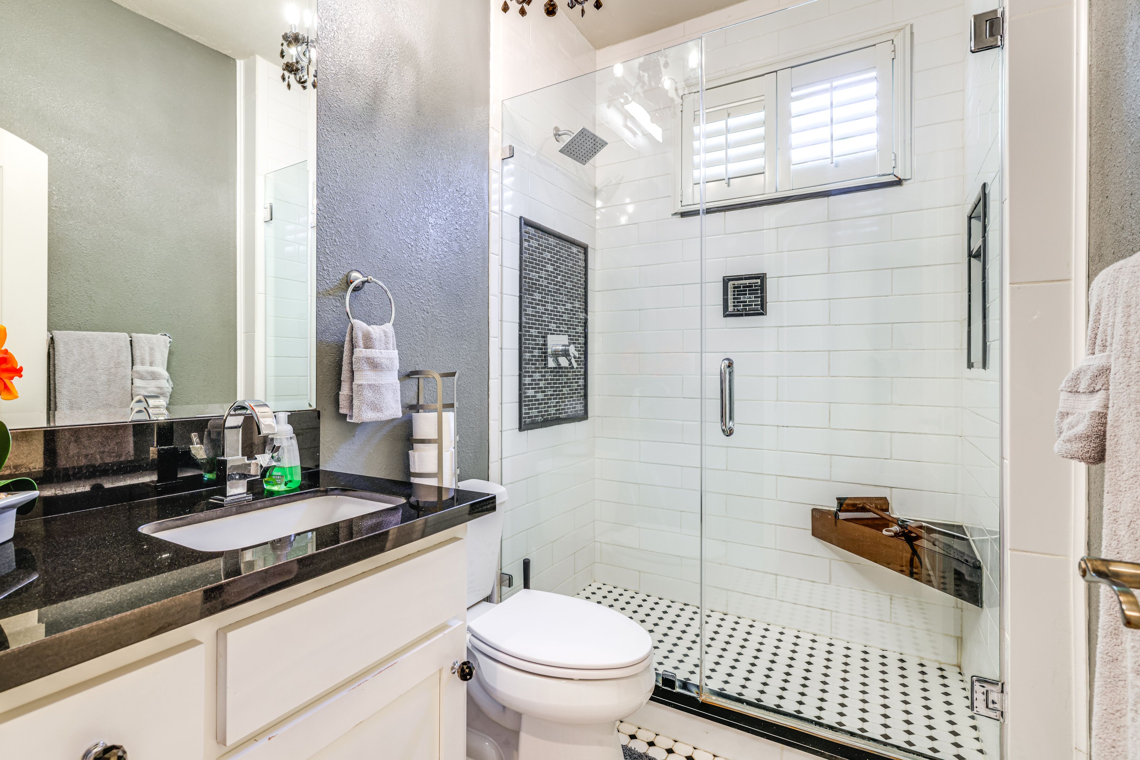 Full Bathroom | Complimentary Toiletries