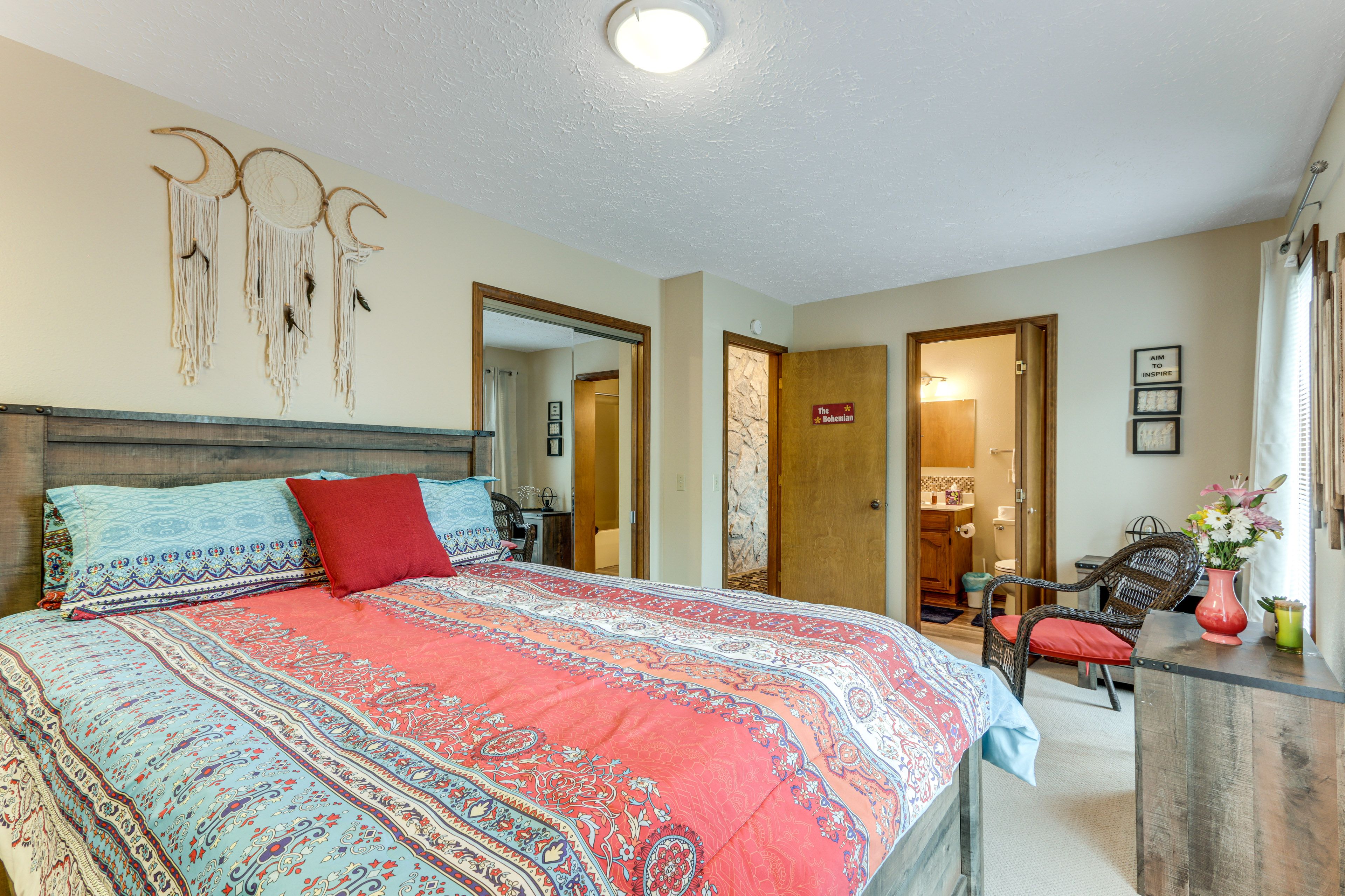 Bedroom 2 | Queen Bed