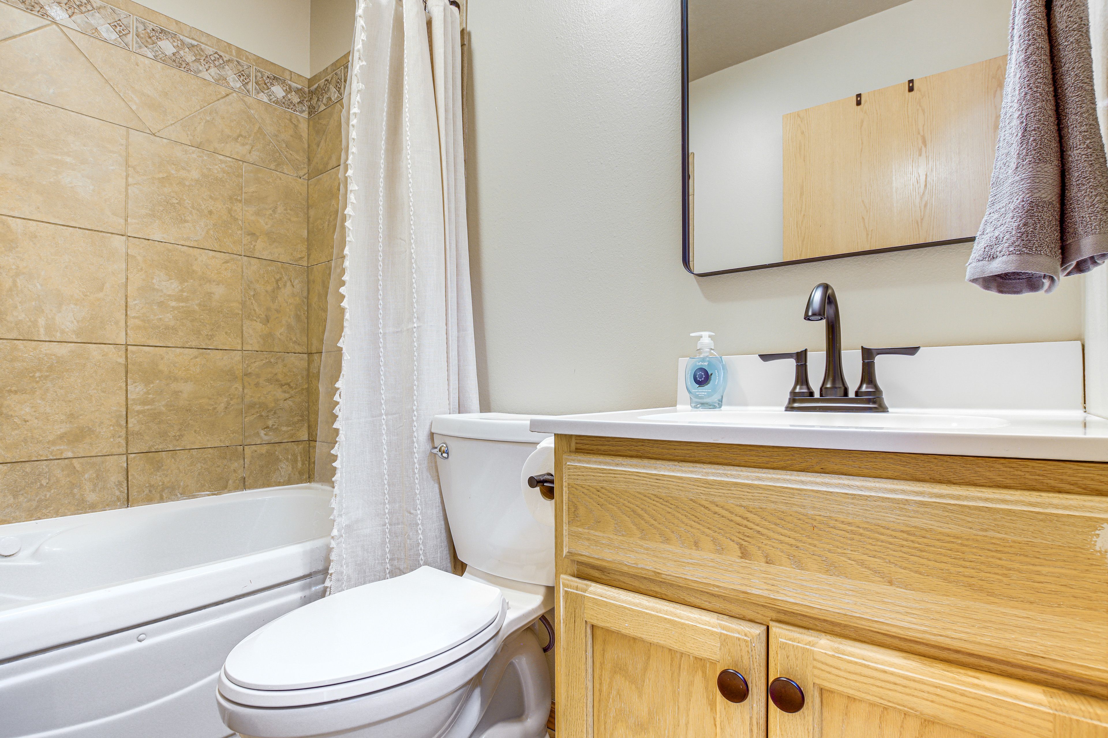 Full Bathroom | Upper Level