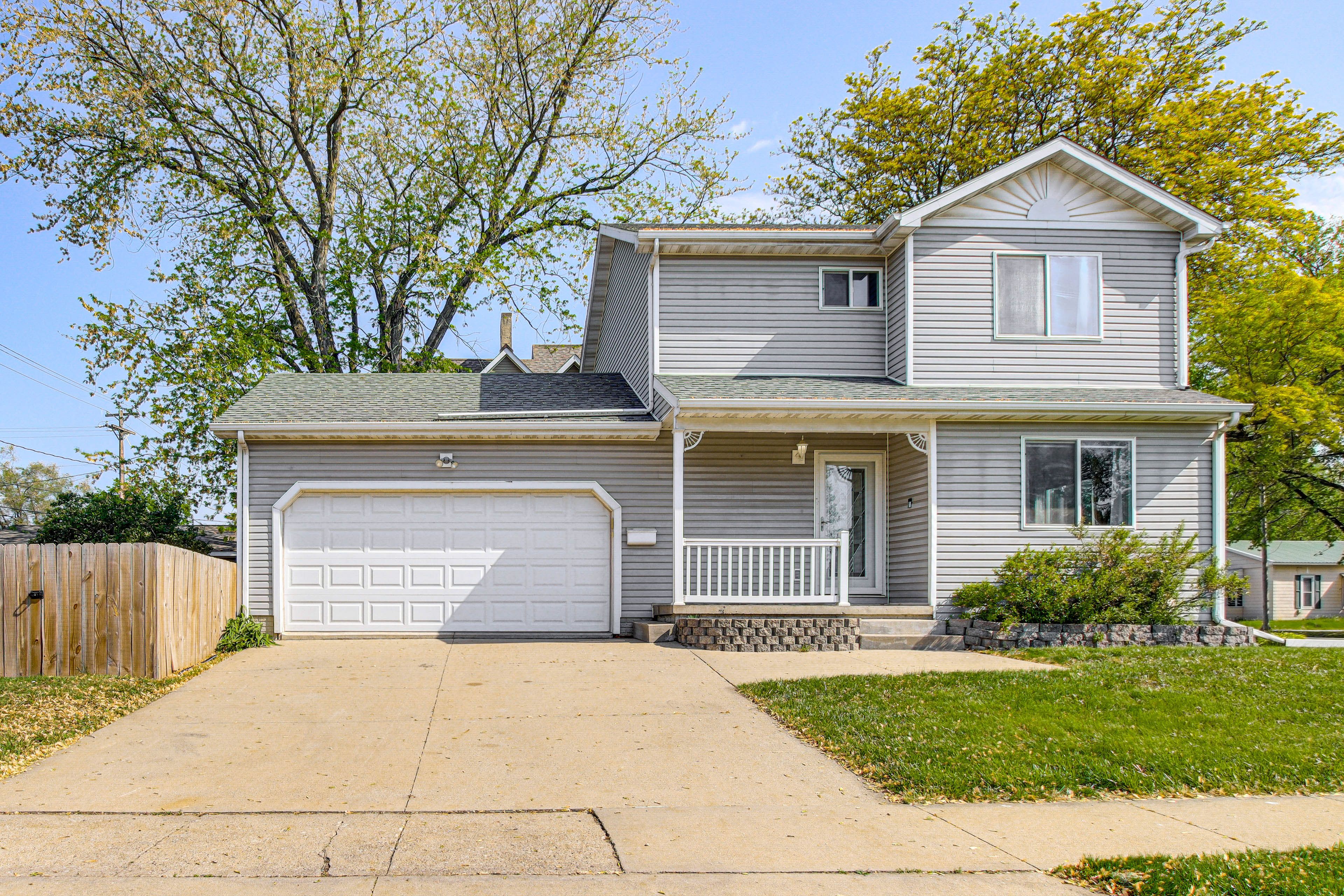 Oskaloosa Vacation Rental | 3BR | 2.5BA | Stairs Required | 1,680 Sq Ft