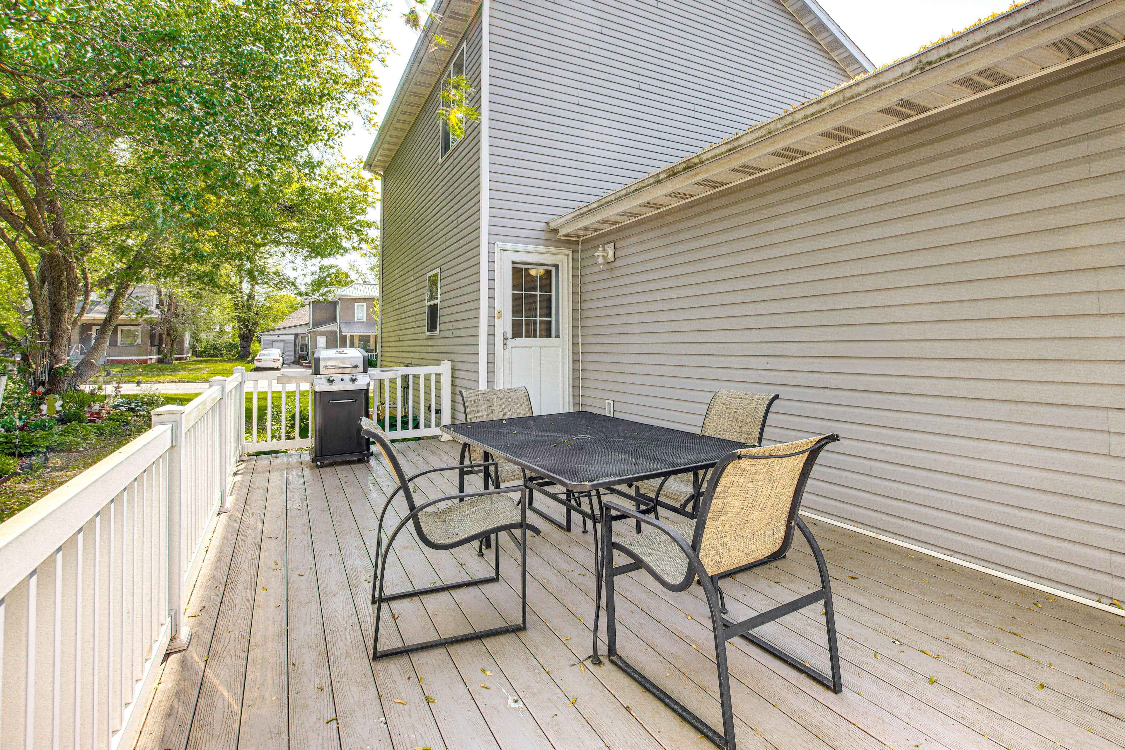 Deck | Gas Grill | Dining Area