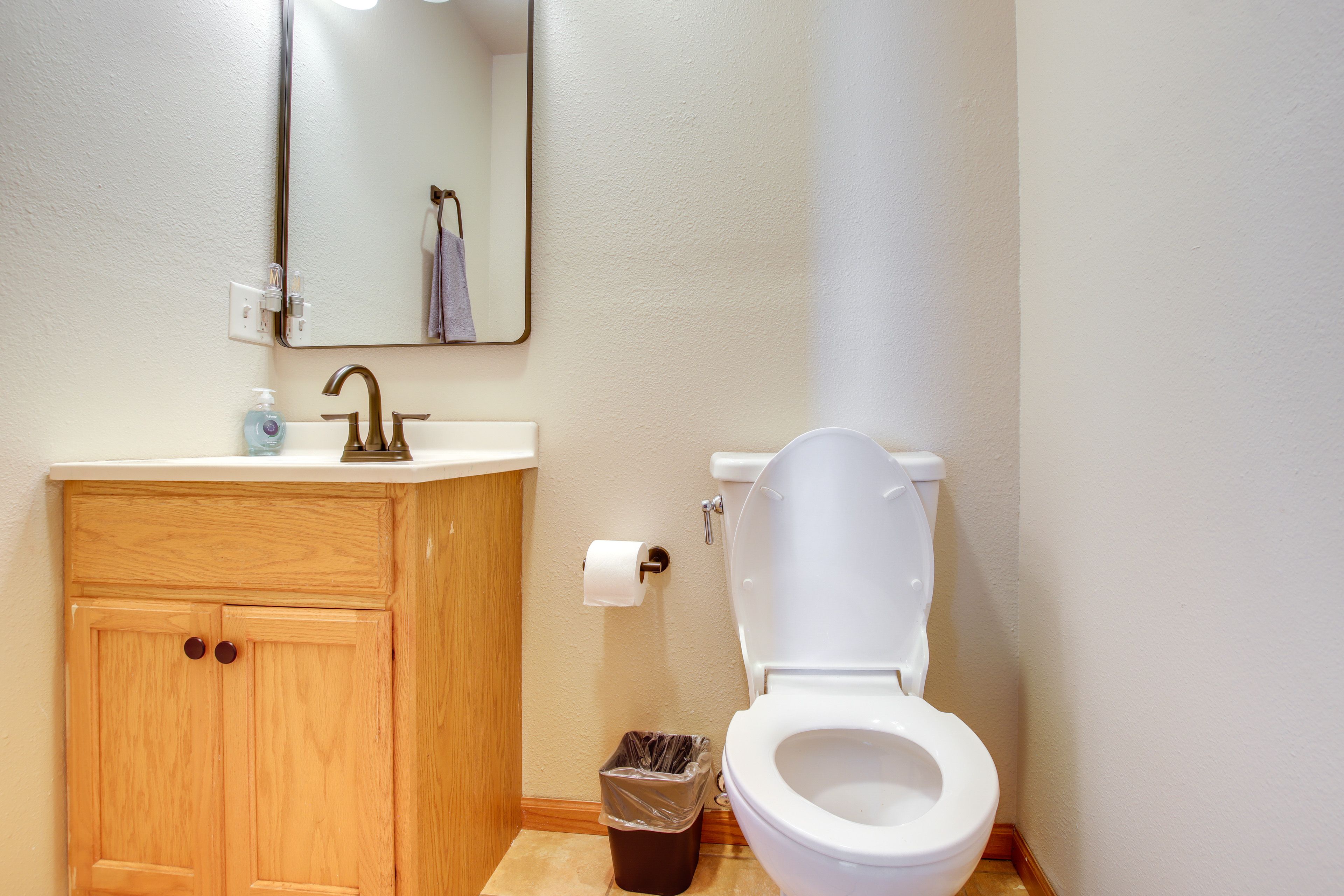 Half Bathroom | Main Level | Towels Provided