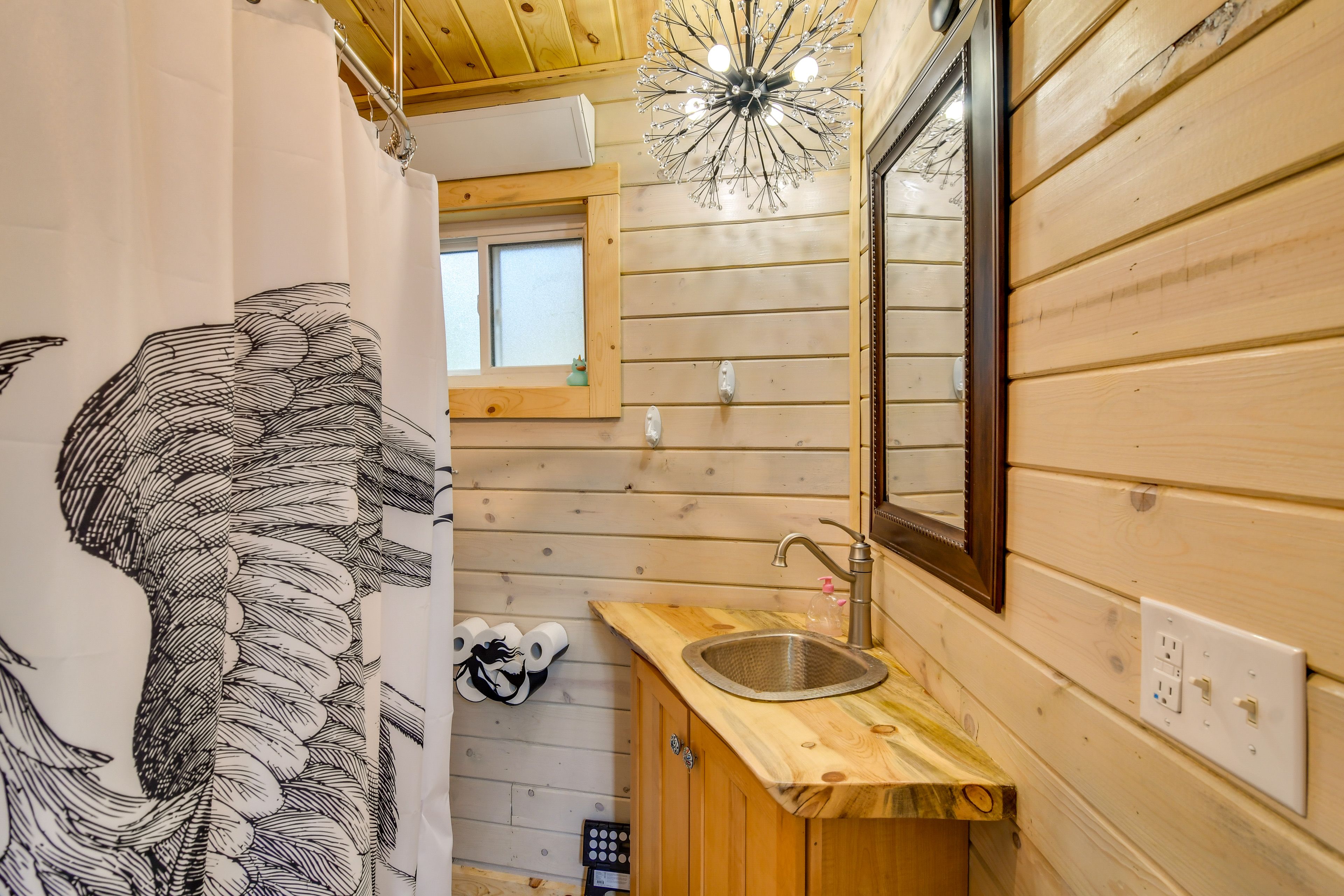 Full Bathroom | Main Floor