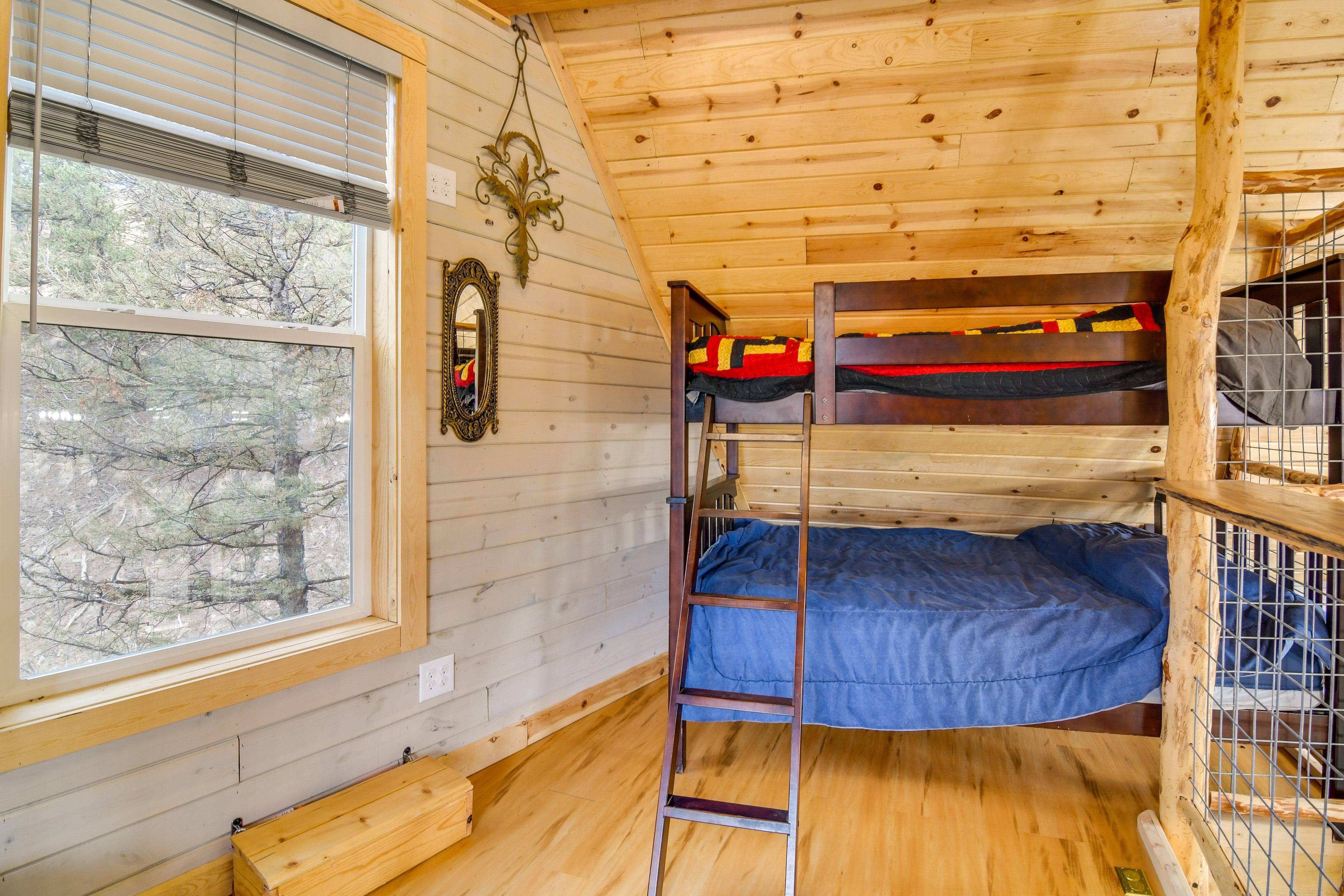 Loft | Twin/Queen Bunk Bed | Twin Bunk Bed