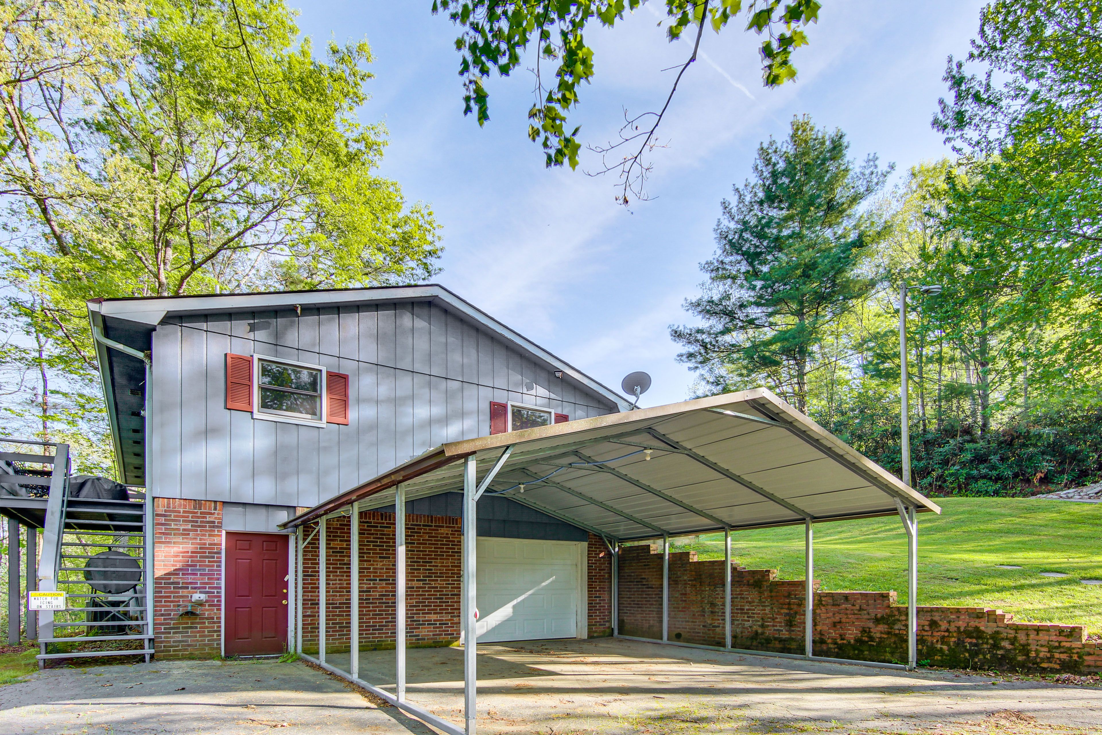 Parking | Carport (2 Vehicles) | Driveway (2 Vehicles)