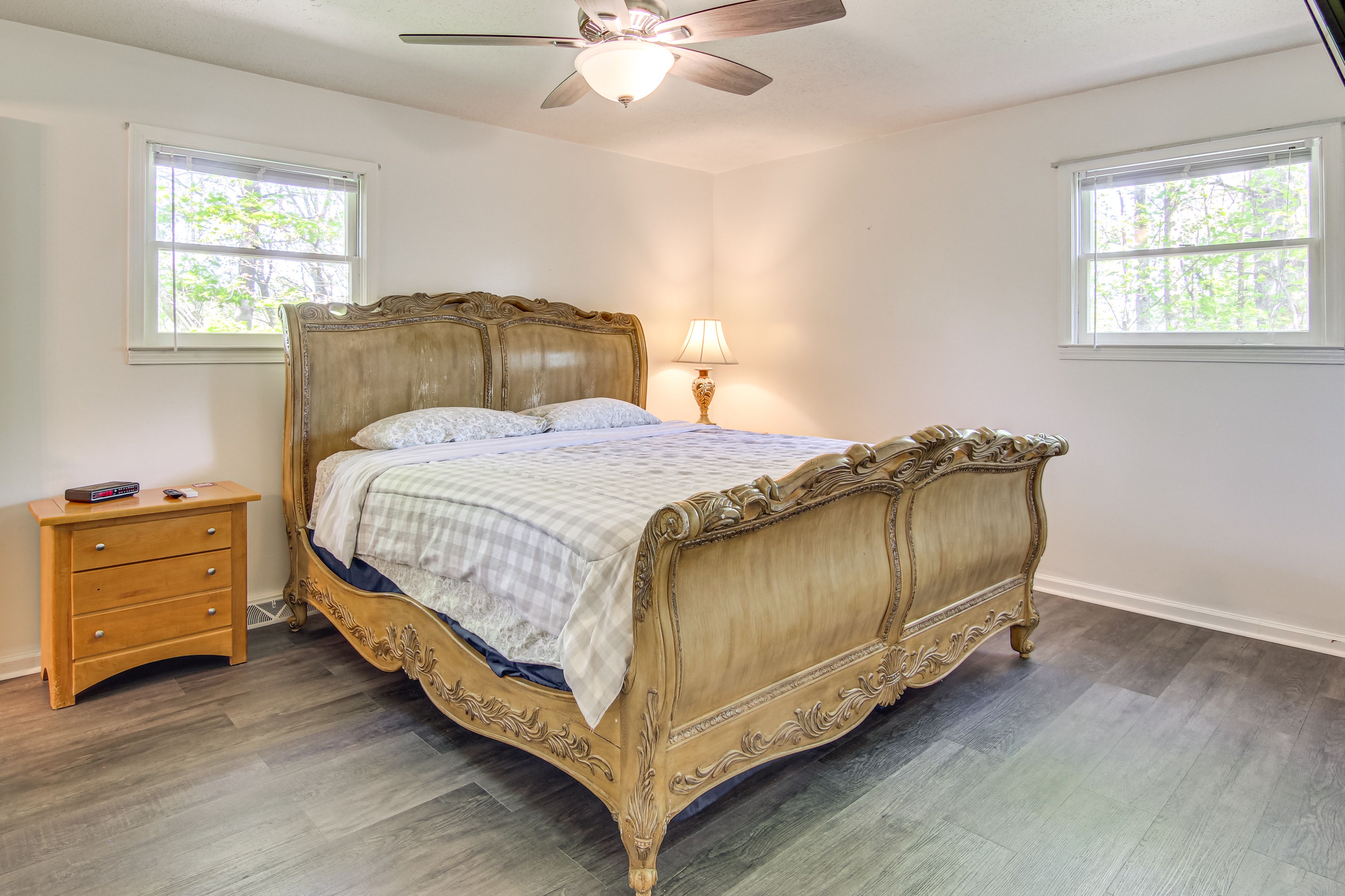 Bedroom 1 | King Bed | 1st Floor | En-Suite Bathroom