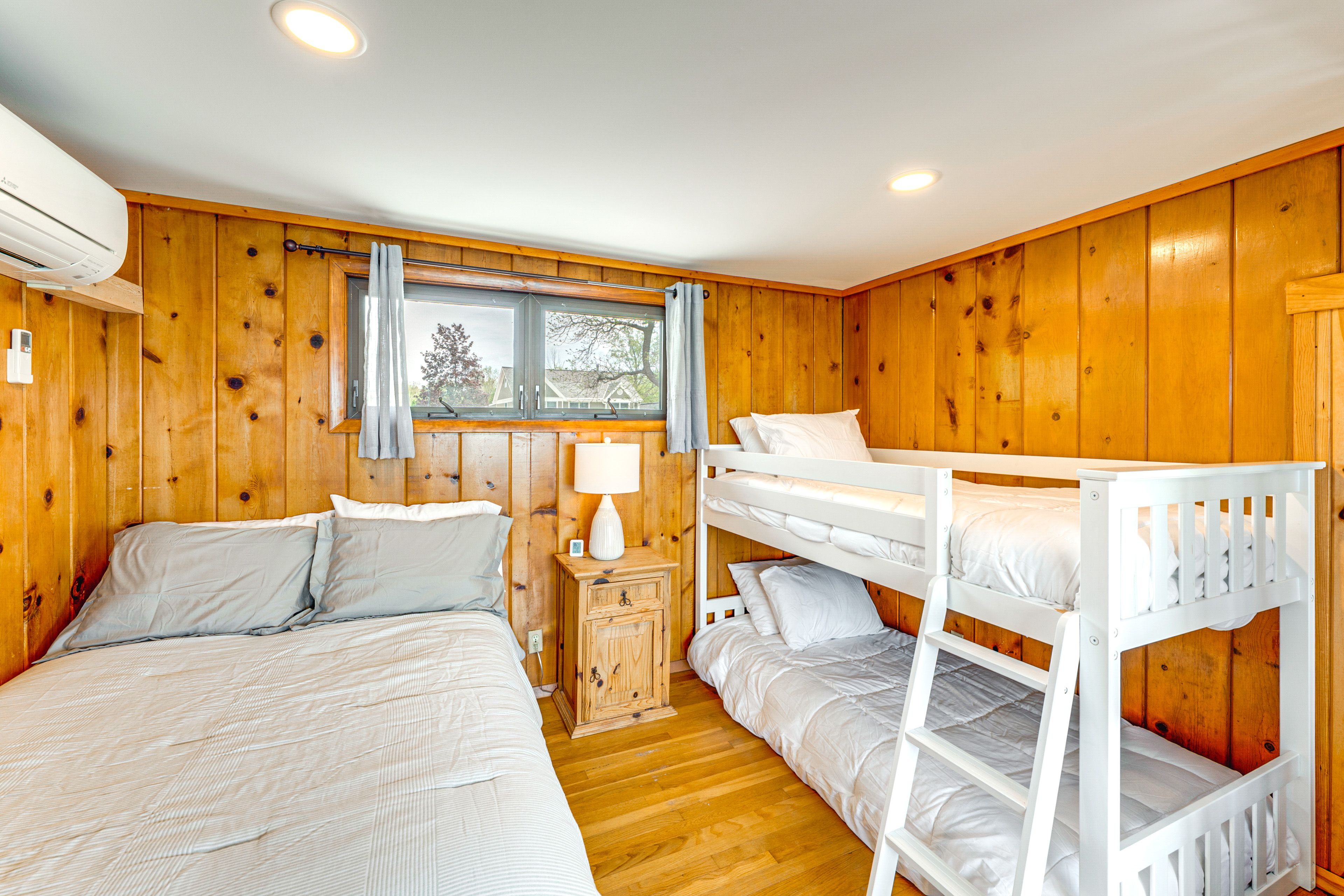 Sleeping Nook | Full Bed | Twin Bunk Bed | 2nd Floor