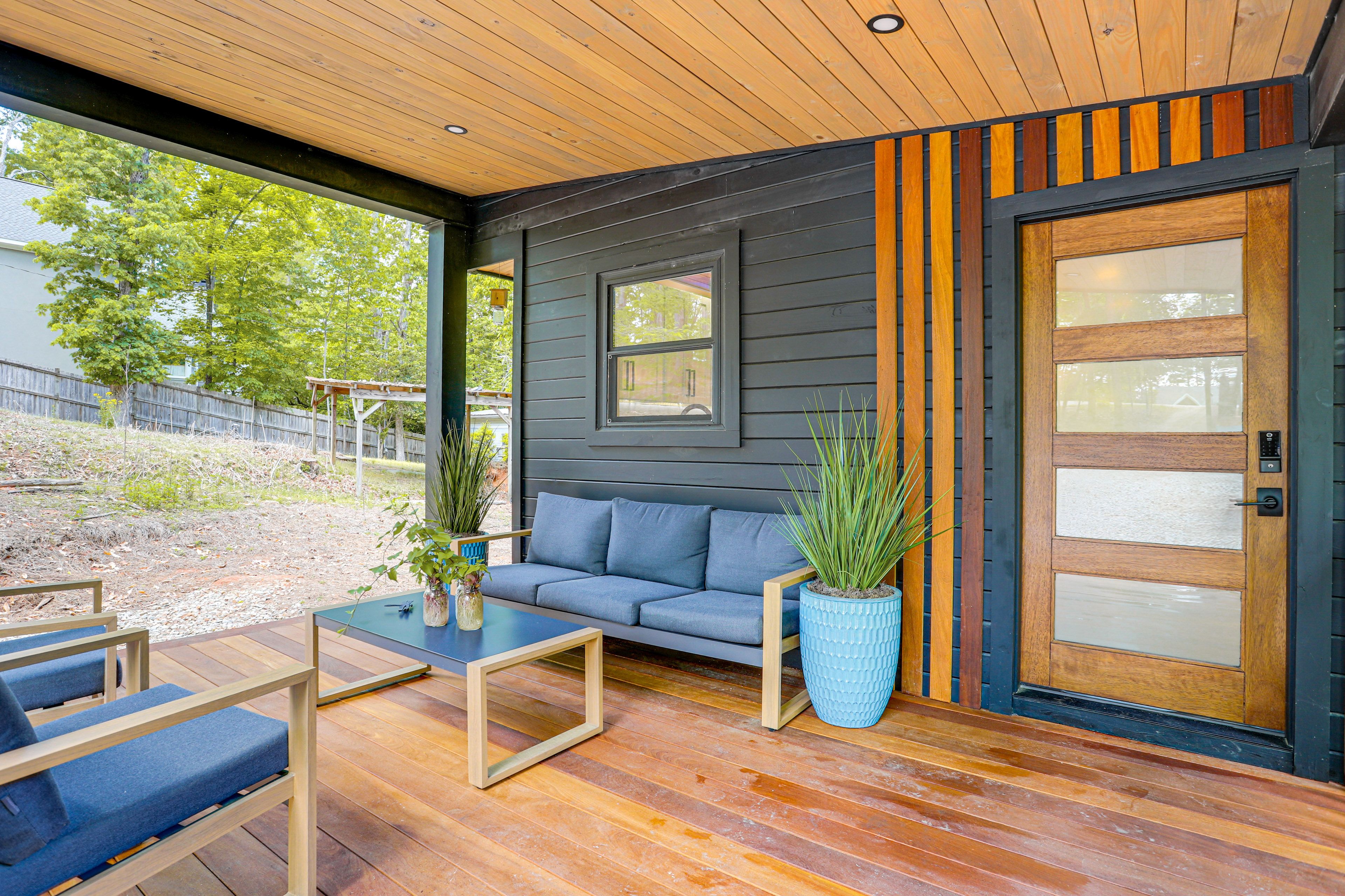 Patio & Entry