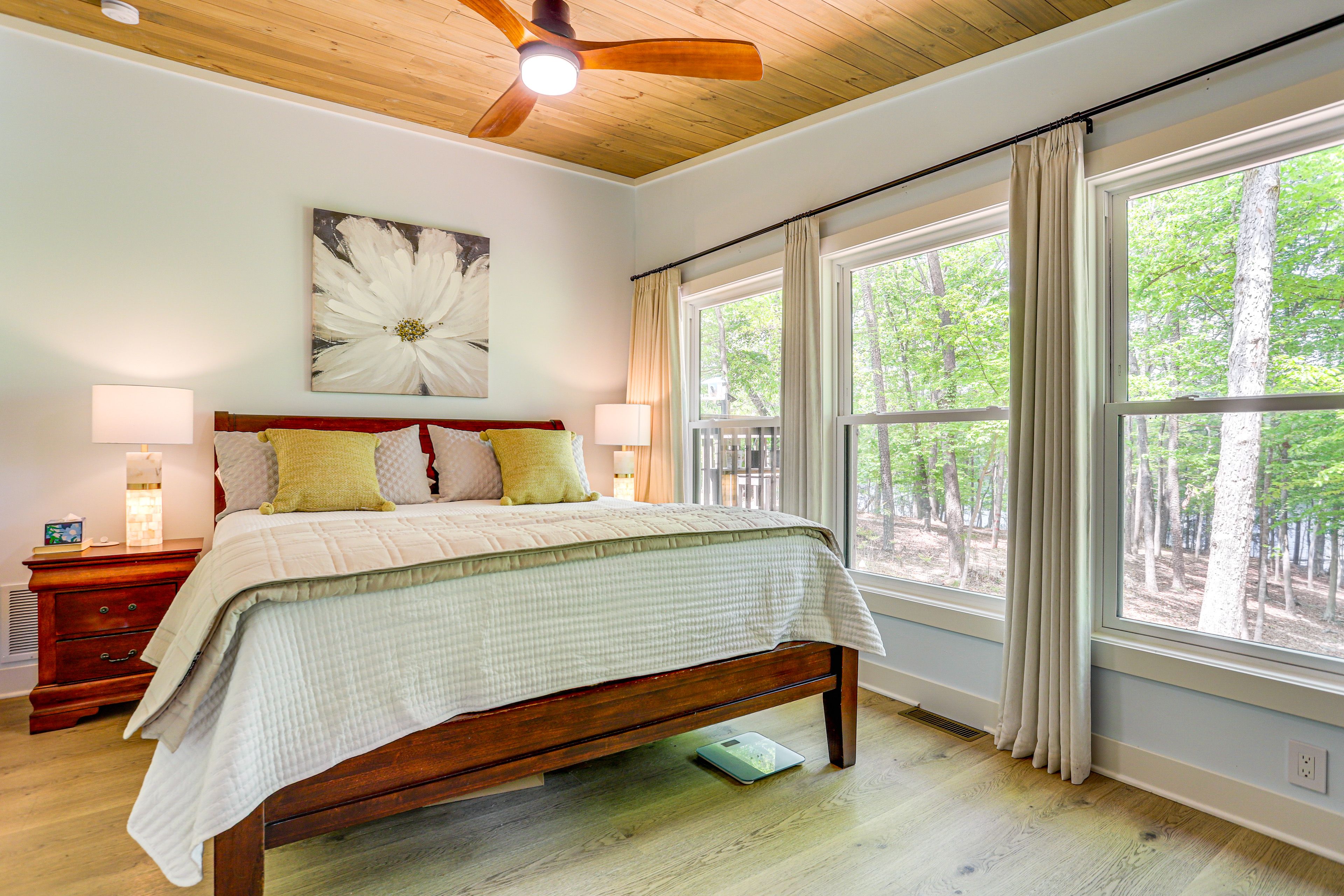 Bedroom 2 | Main Floor | King Bed | Linens Provided