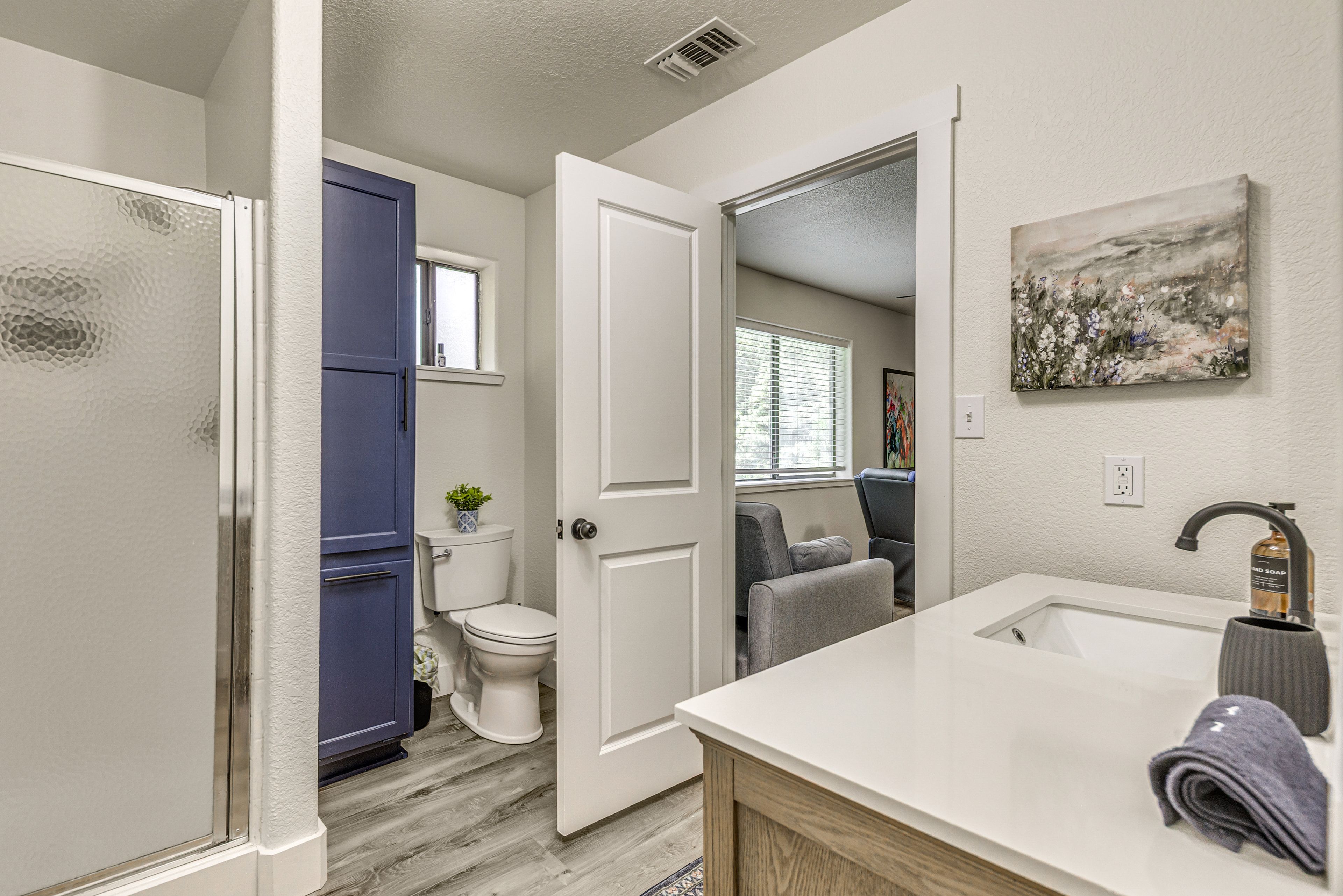 Full Bathroom | 2nd Floor