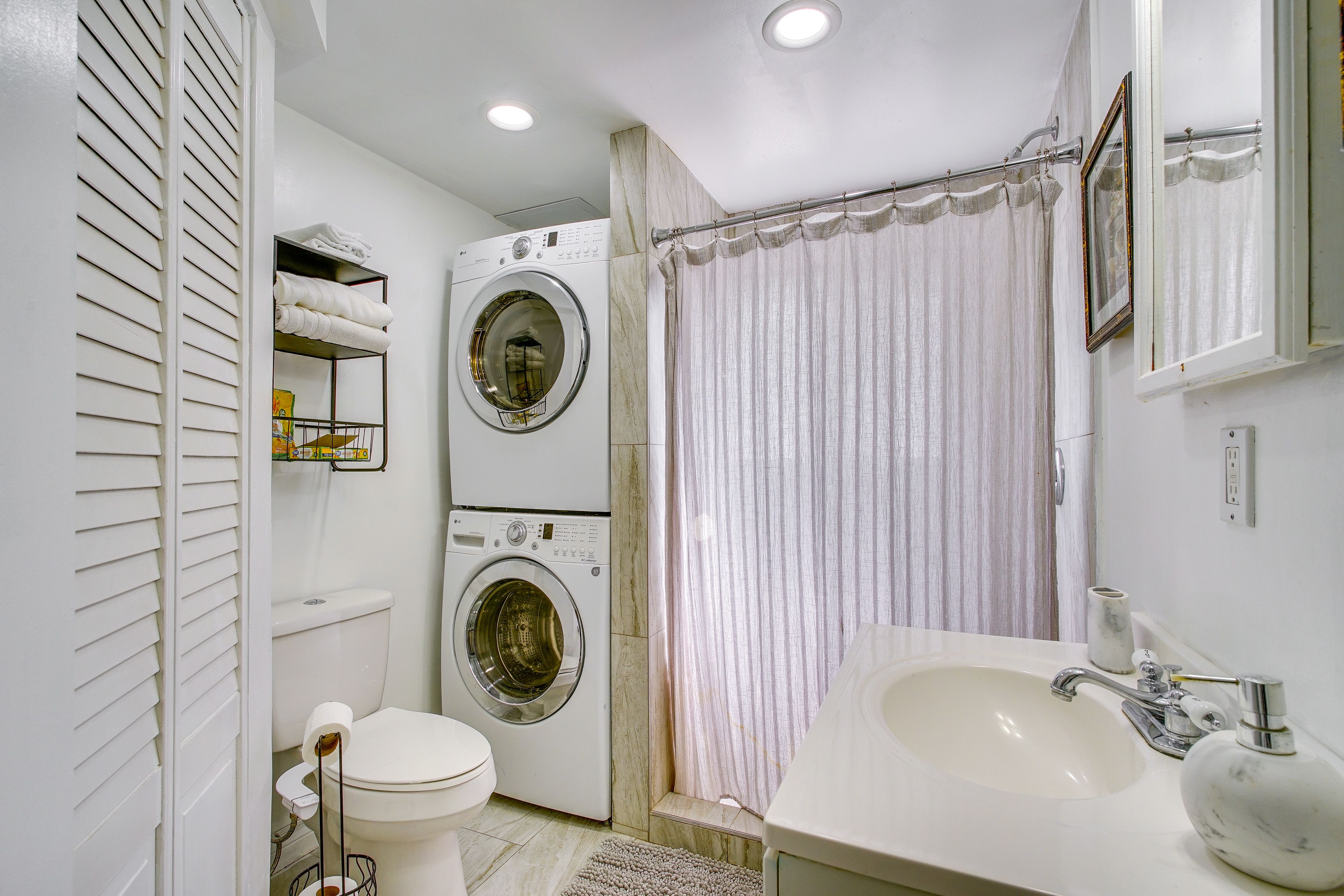Bathroom | Towels Provided