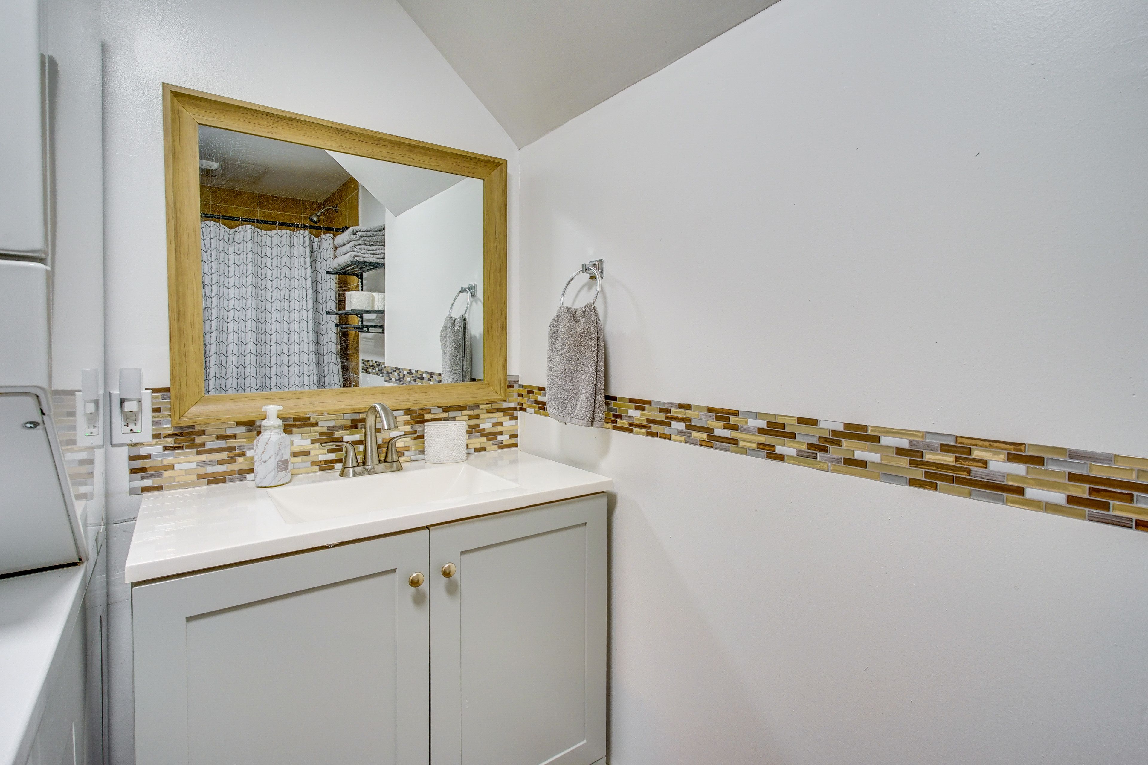 Bathroom | Towels Provided