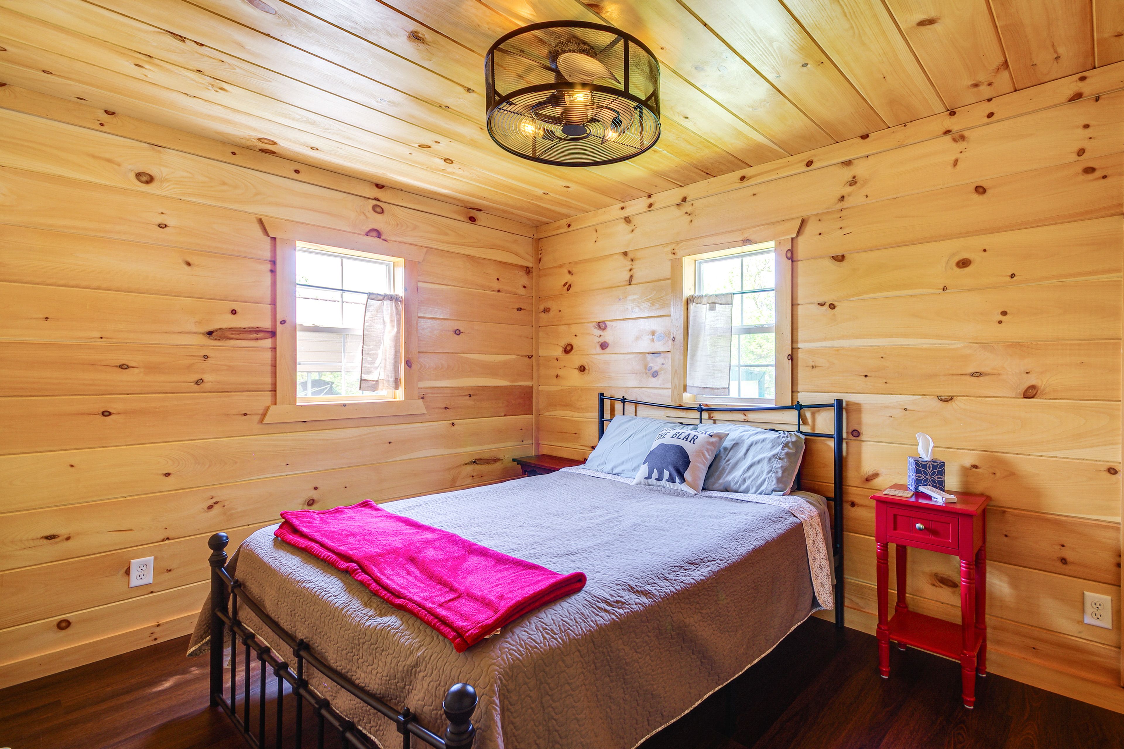 Bedroom 2 | Queen Bed