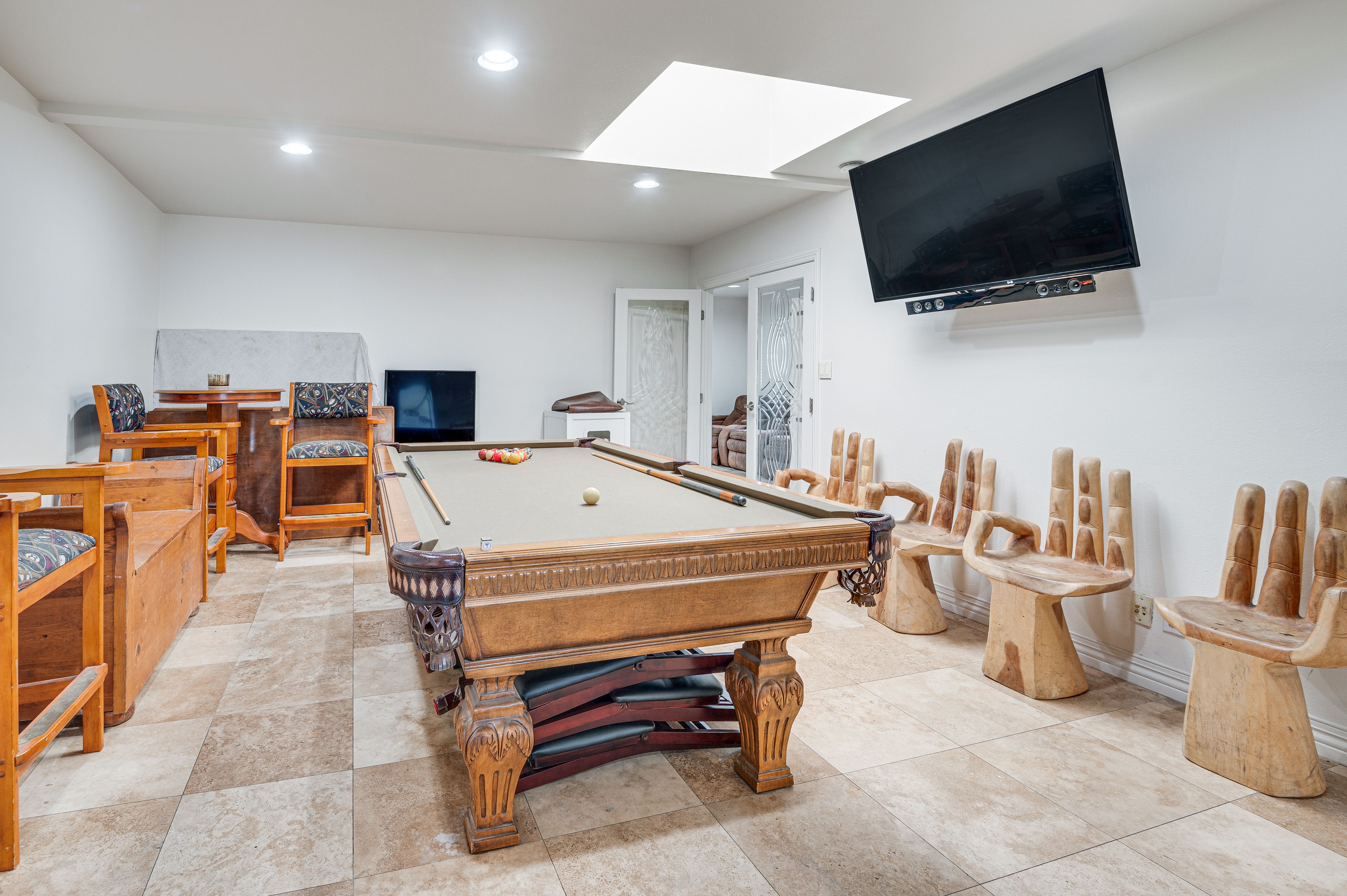 Pool Room | Smart TV
