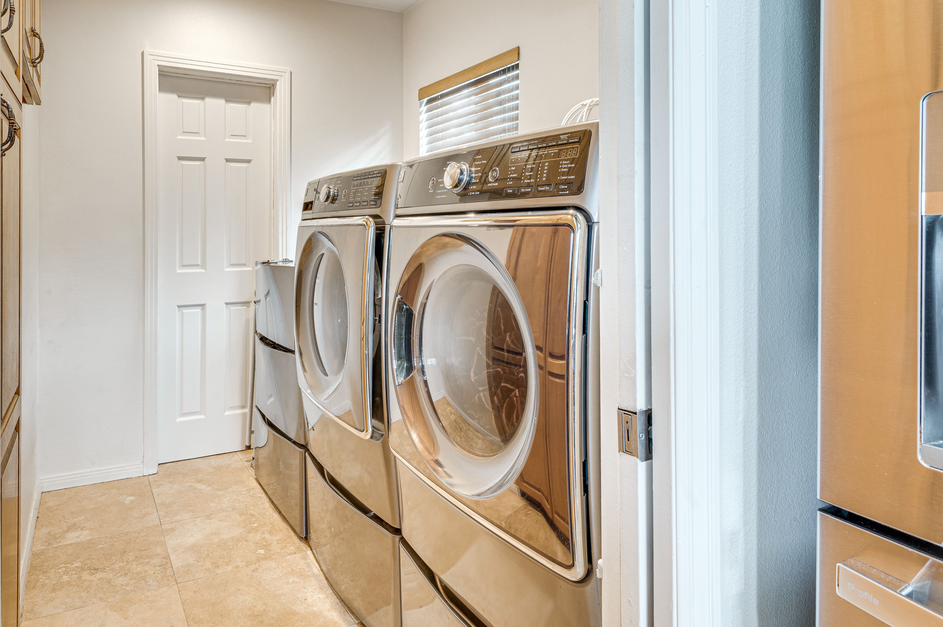 Laundry Room | Washer & Dryer