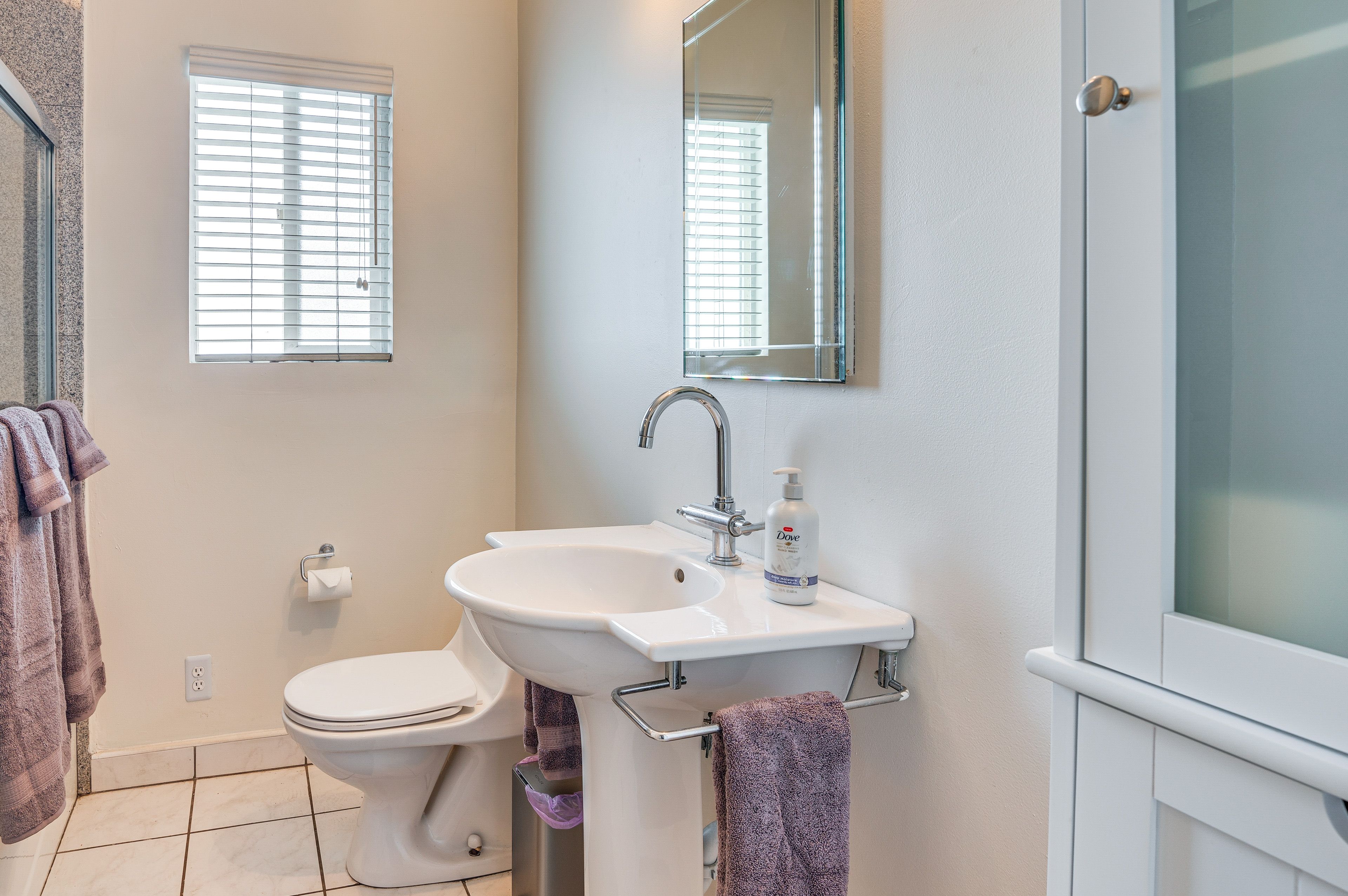 Full Bathroom | Towels Provided