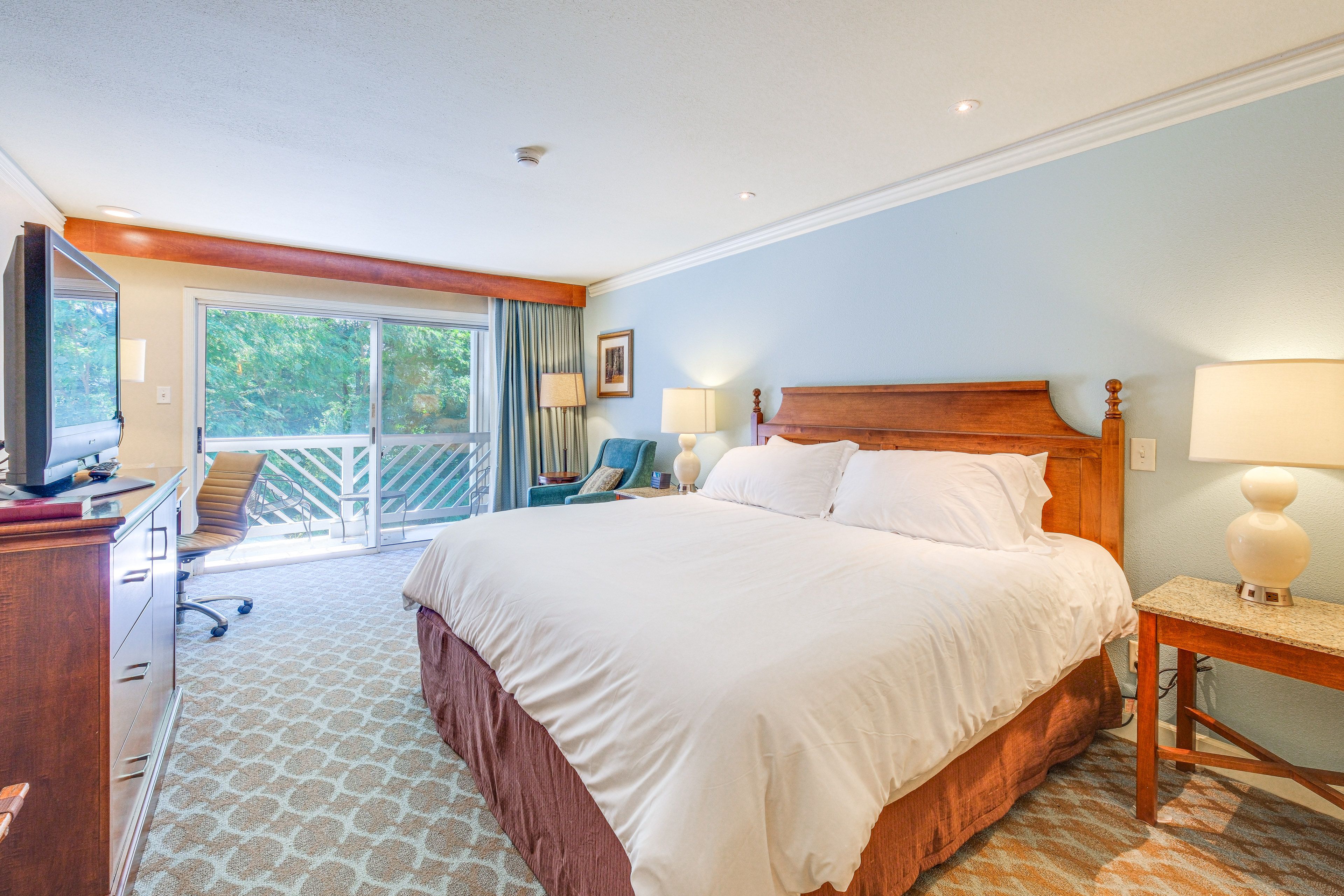 Bedroom 1 | King Bed | Linens Provided
