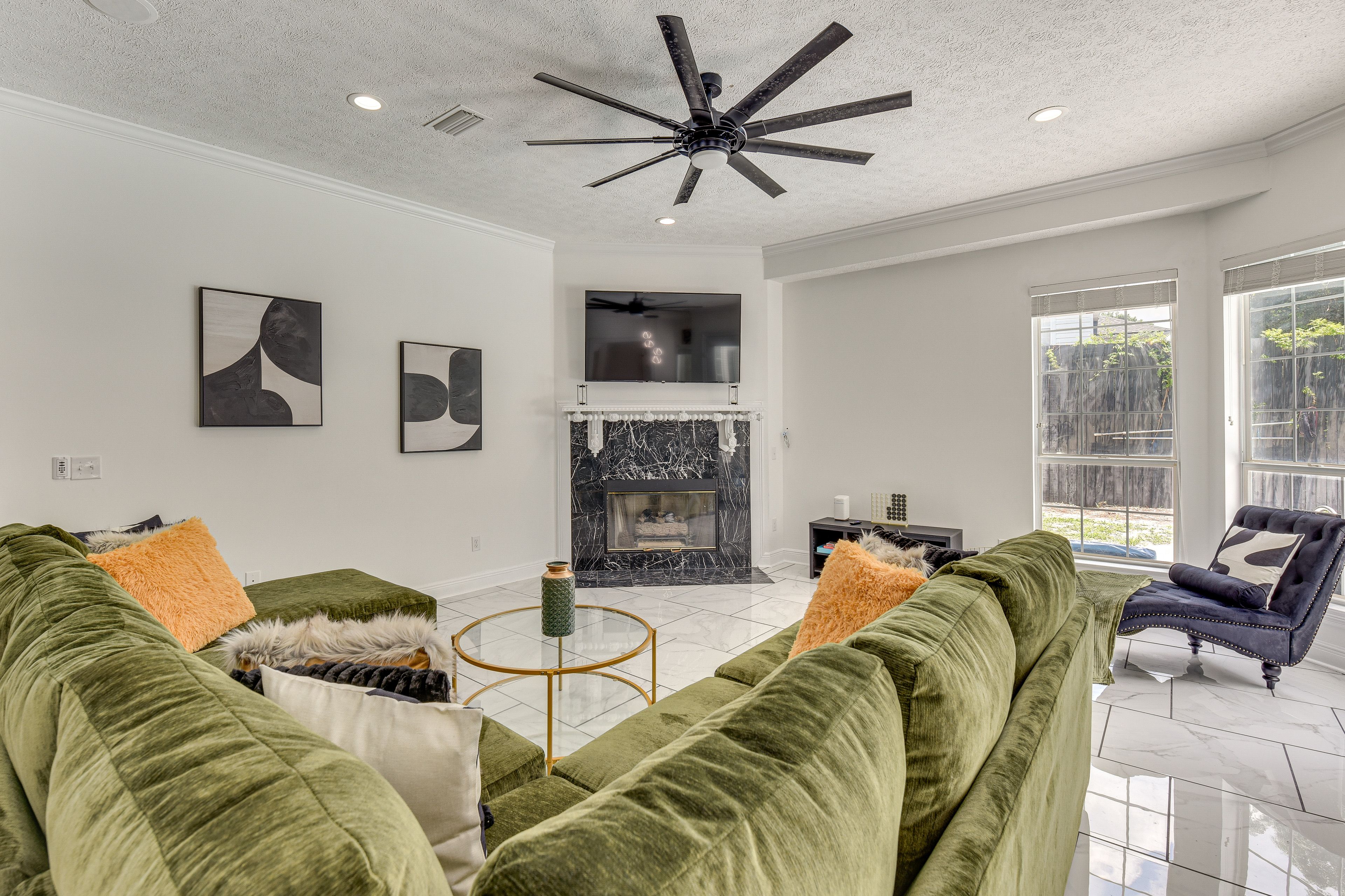 Living Room | Gas Fireplace | Free WiFi
