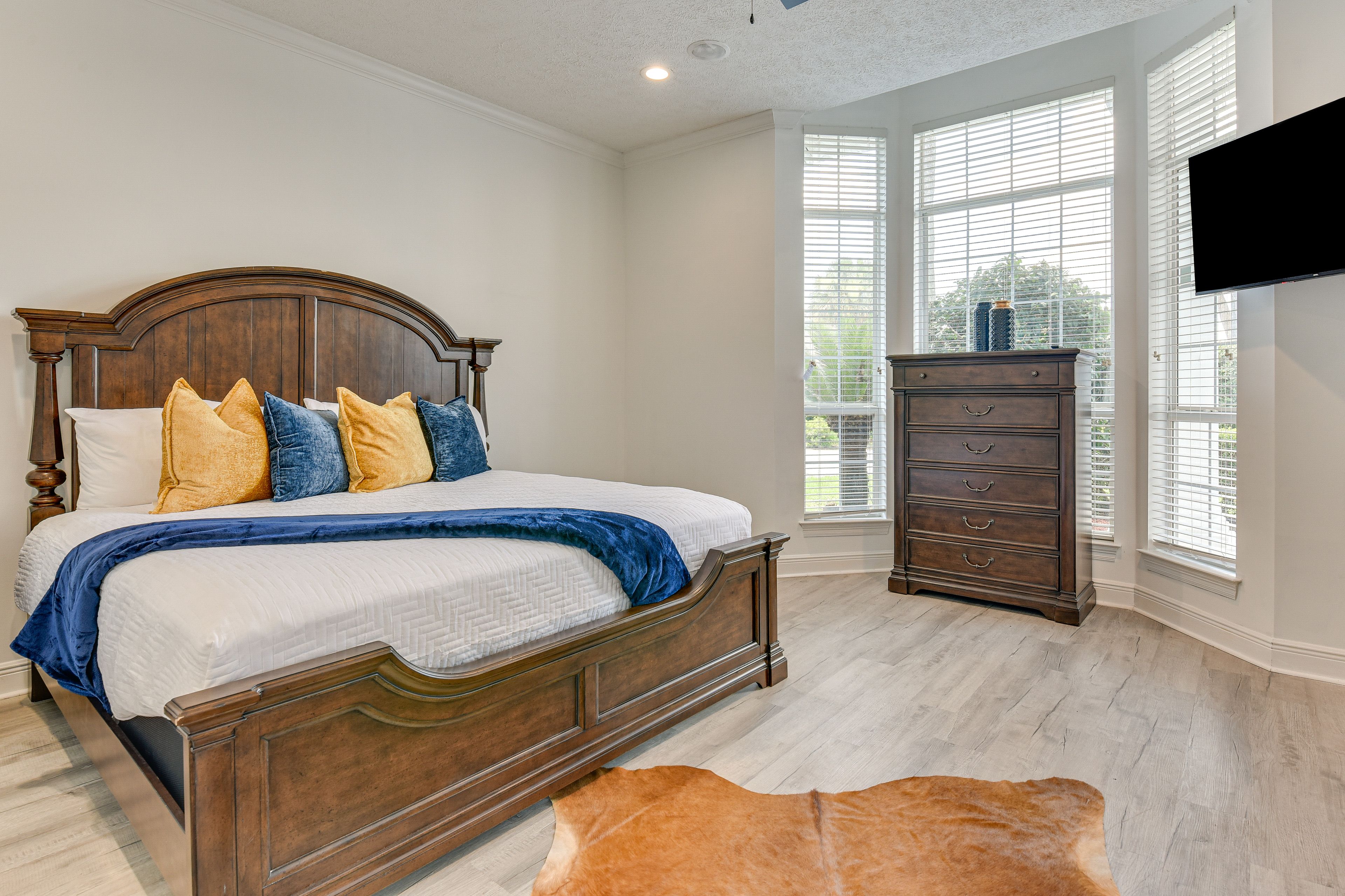 Bedroom 1 | King Bed | Linens Provided
