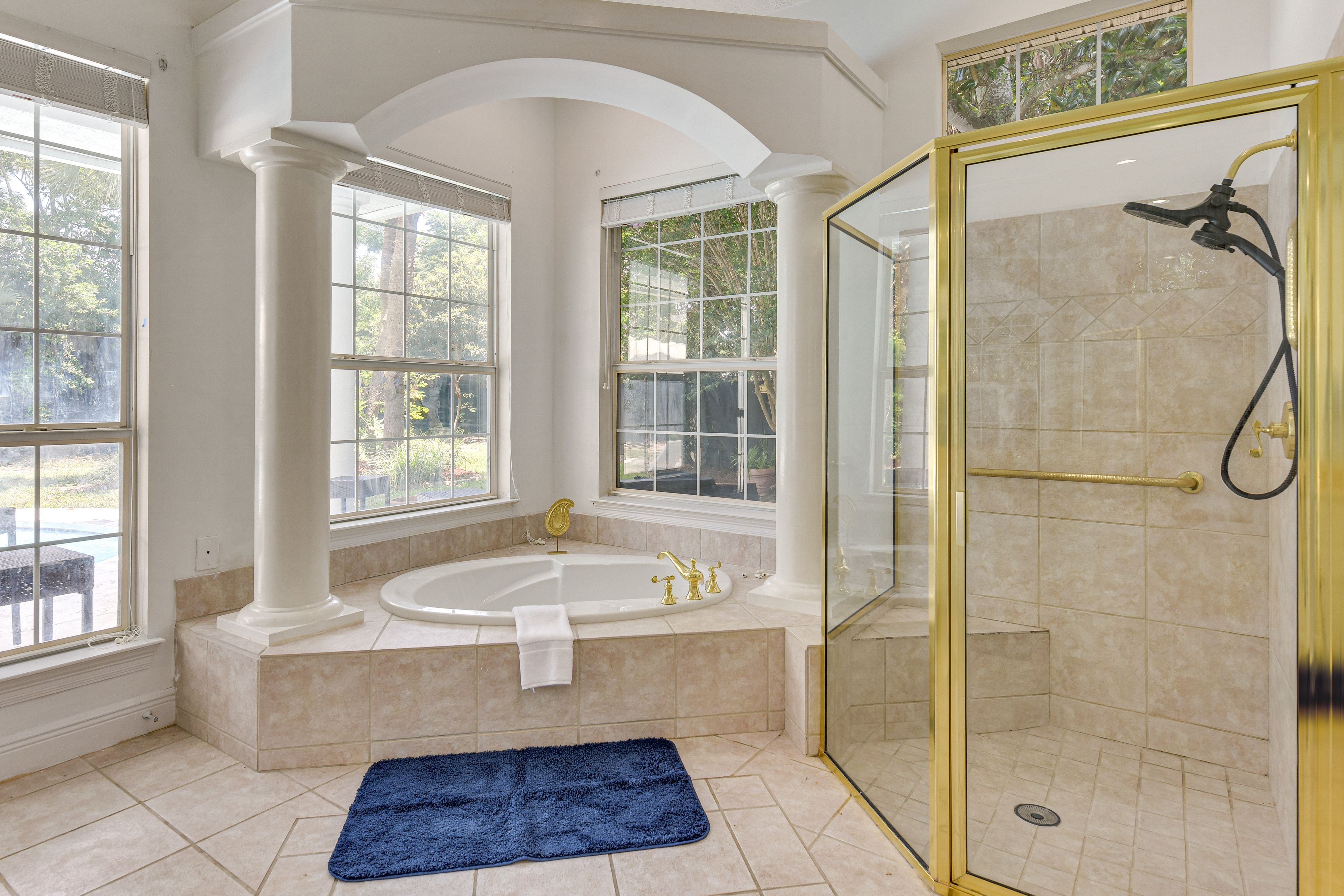 En-Suite Bathroom | Jetted Tub | Towels Provided