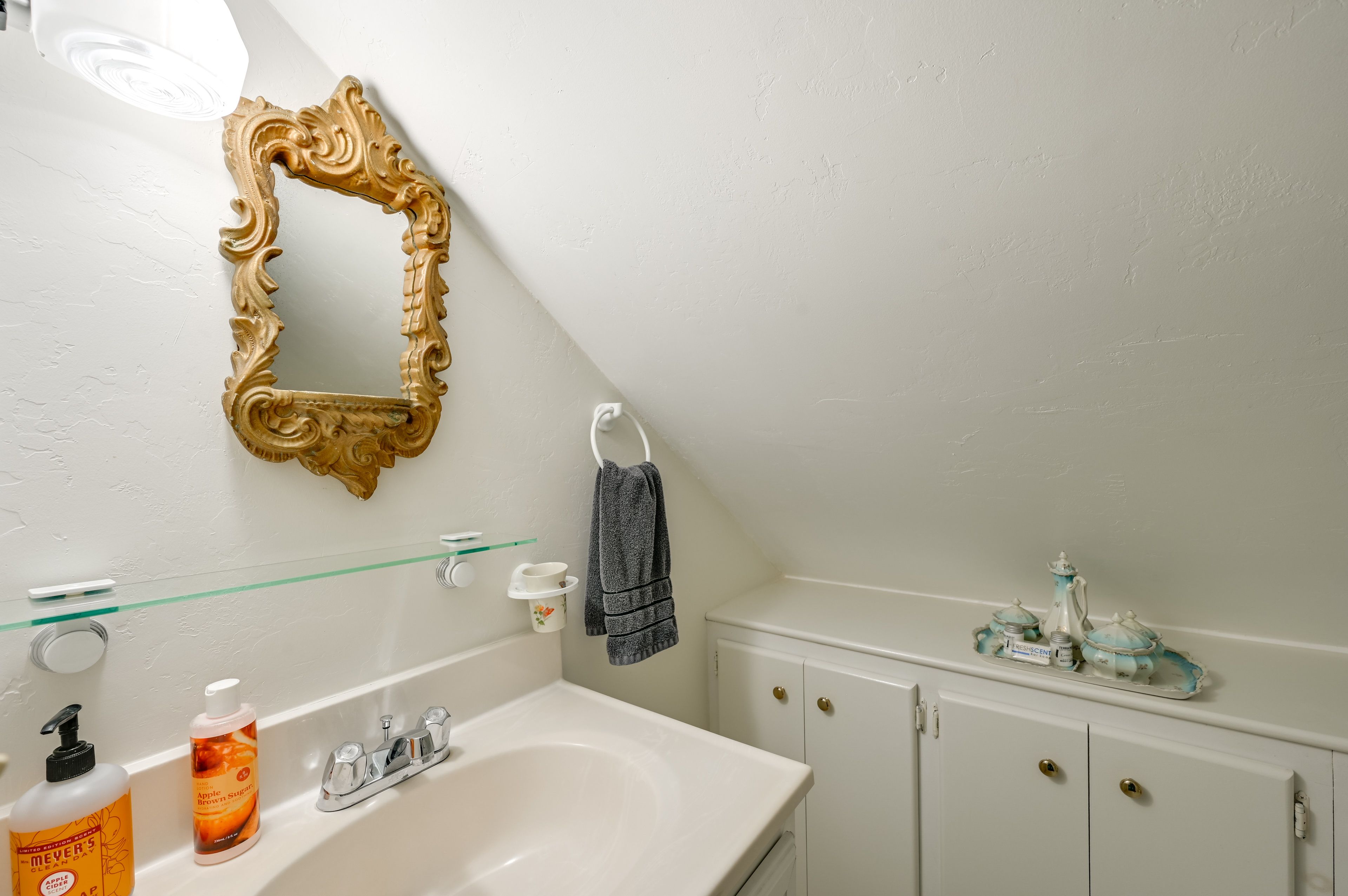 En-Suite Half Bathroom | 2nd Floor
