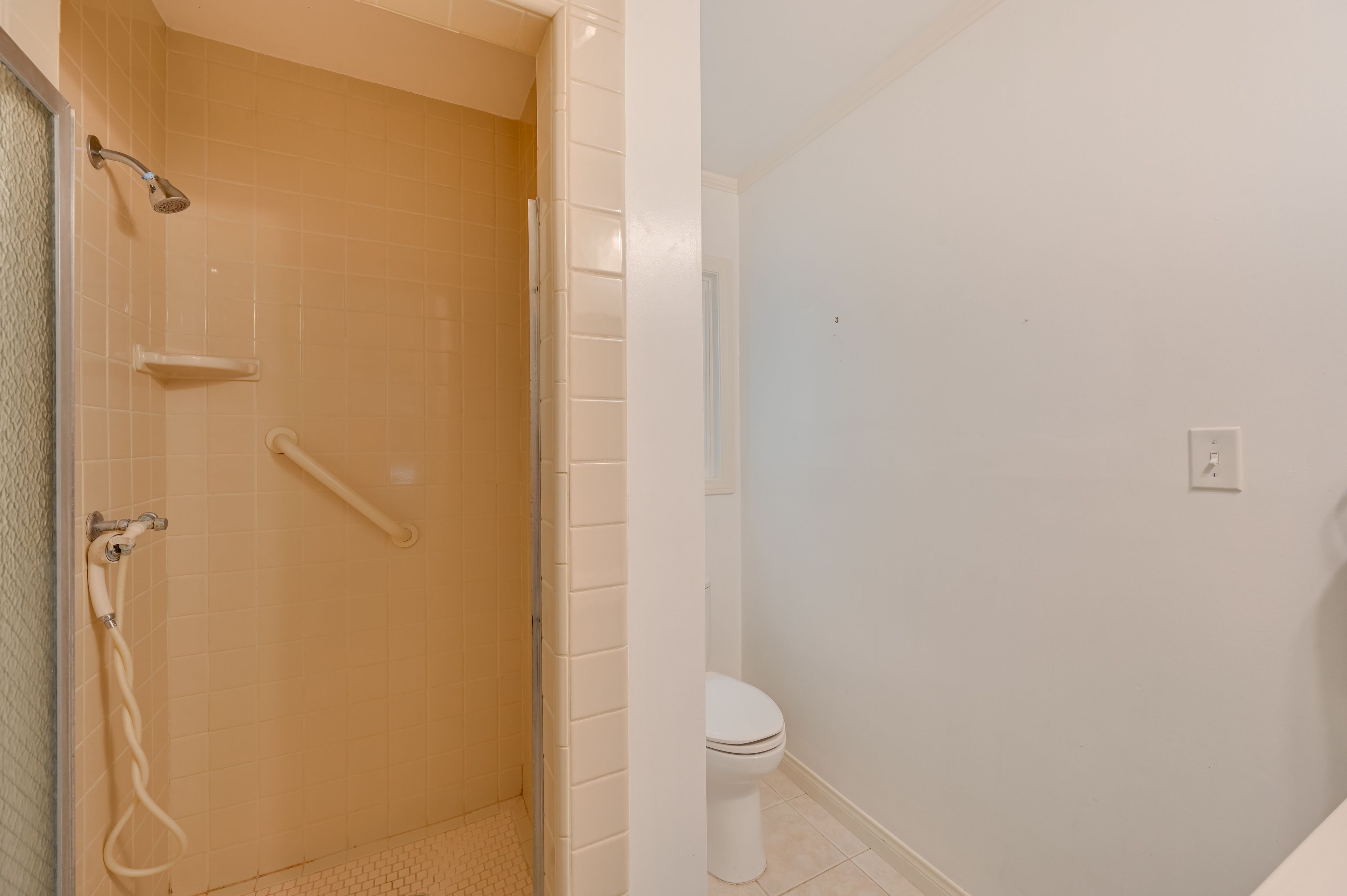 Full Bathroom | 1st Floor