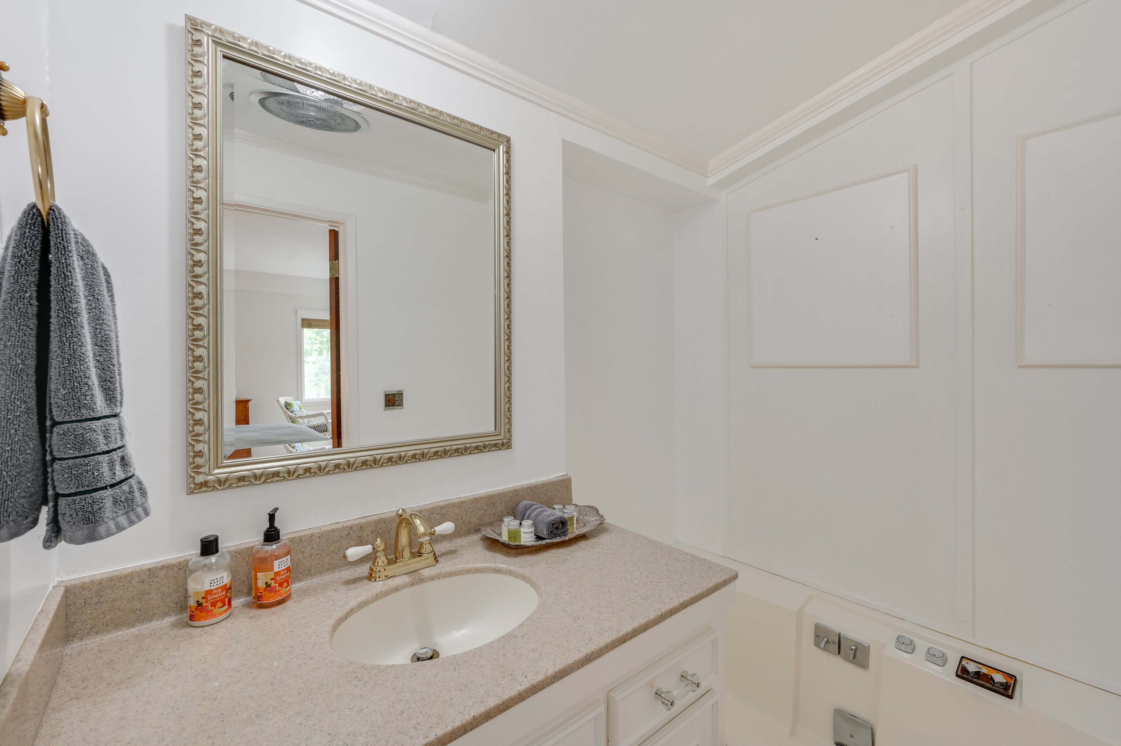 En-Suite Bathroom | 1st Floor