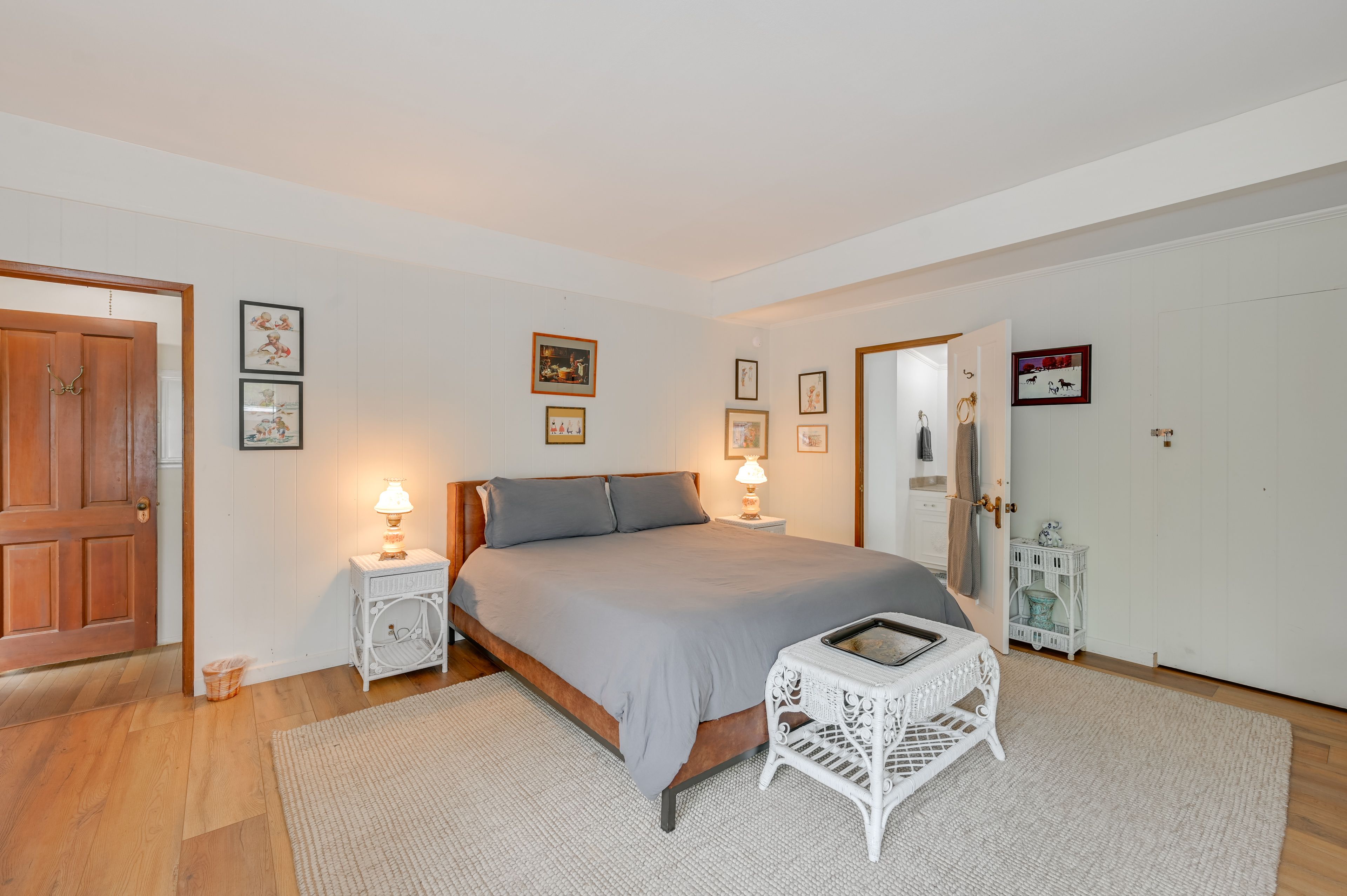 Bedroom 4 (Access via Bedroom 3) | Queen Bed | 1st Floor