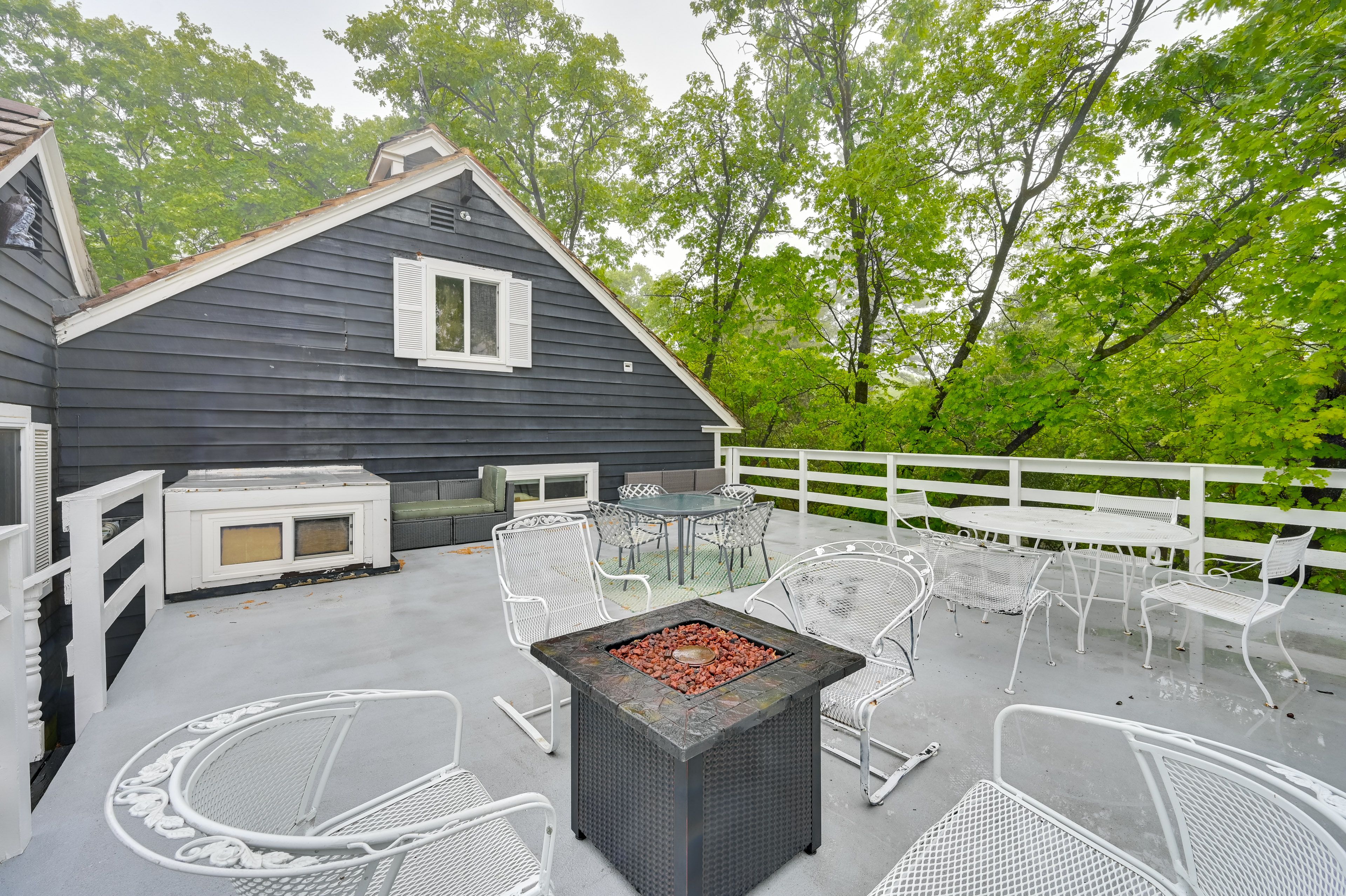 Furnished Deck | Propane Fire Pit