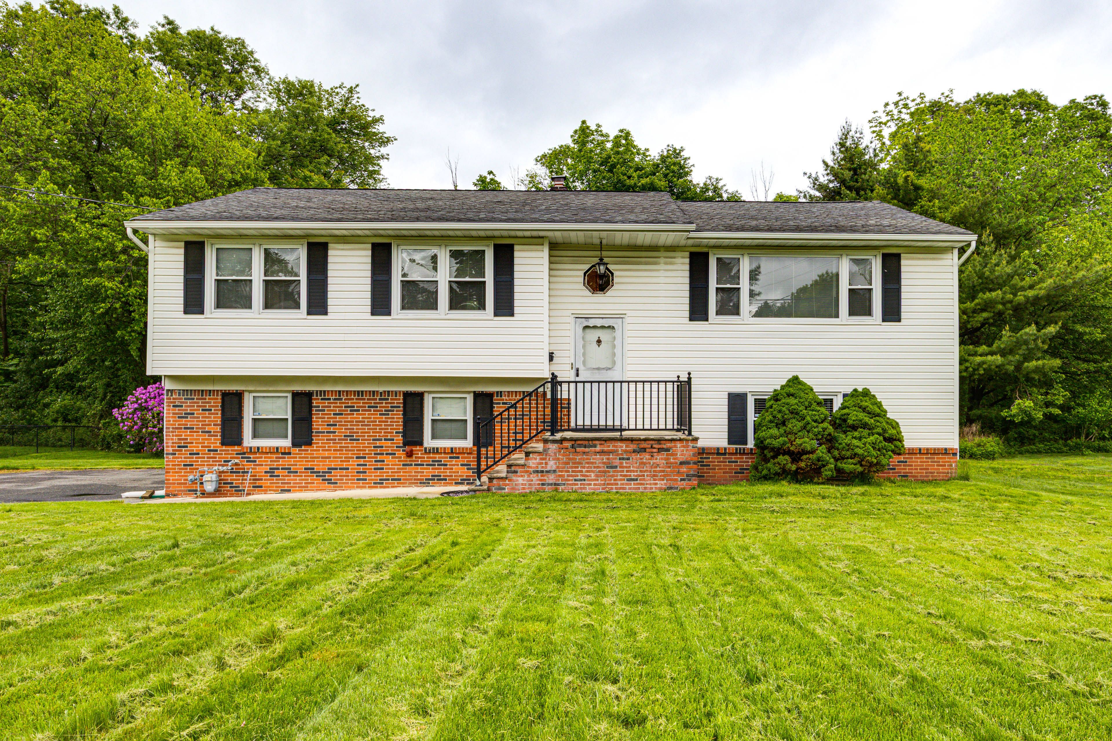 Parsippany Vacation Rental | 4BR | 1.5BA | 2,146 Sq Ft | Stairs Required