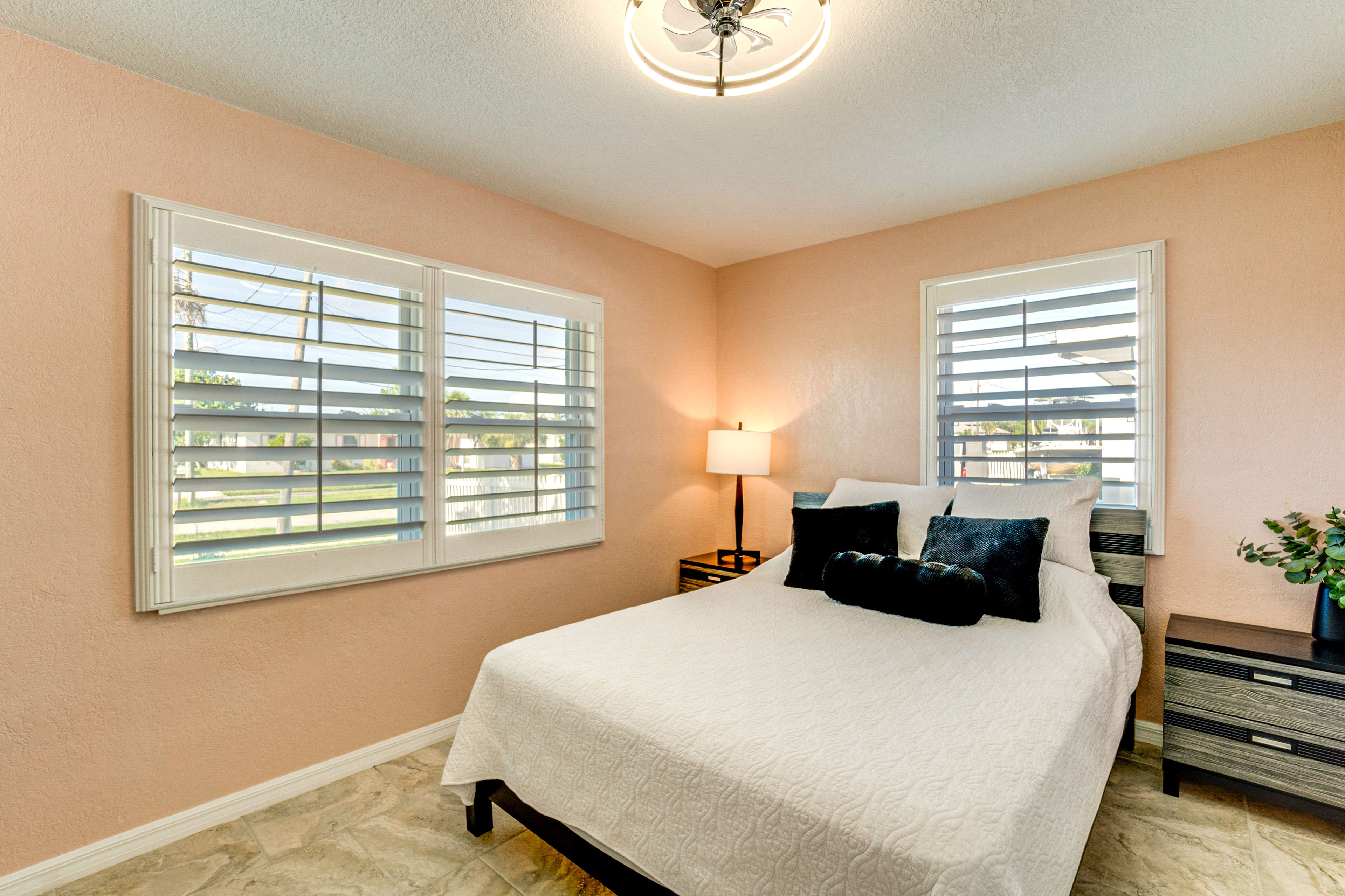 Bedroom 2 | Queen Bed