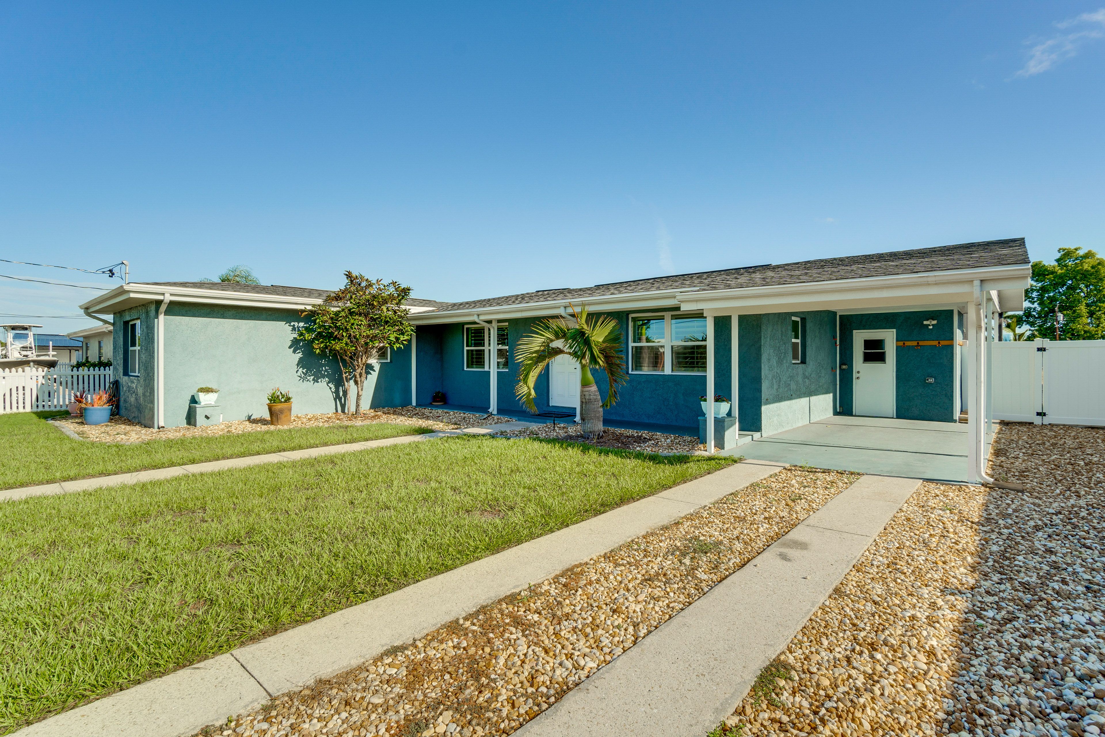 Parking | Carport (1 Vehicle) | Driveway (3 Vehicles)