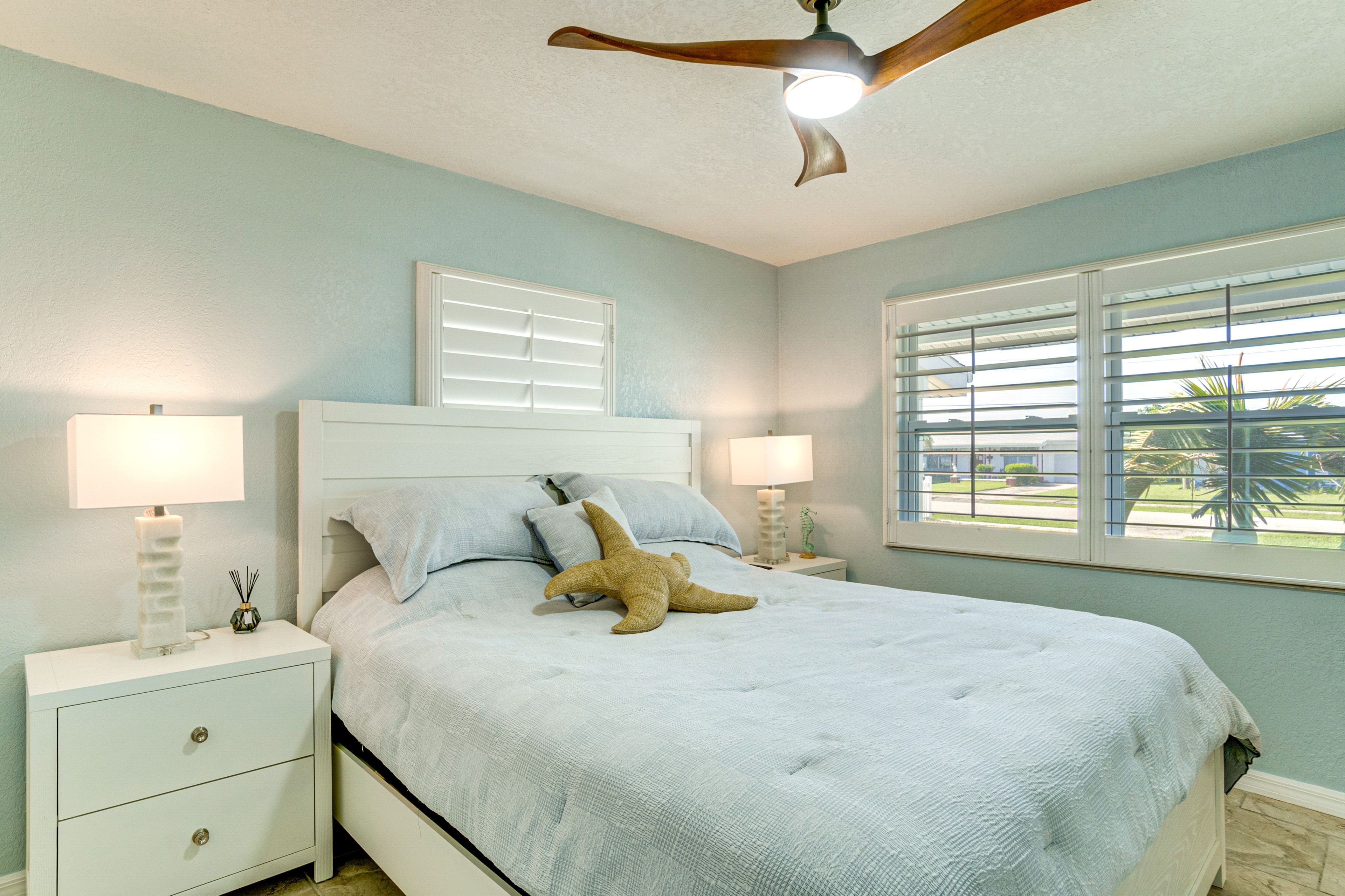 Bedroom 1 | King Bed | TV