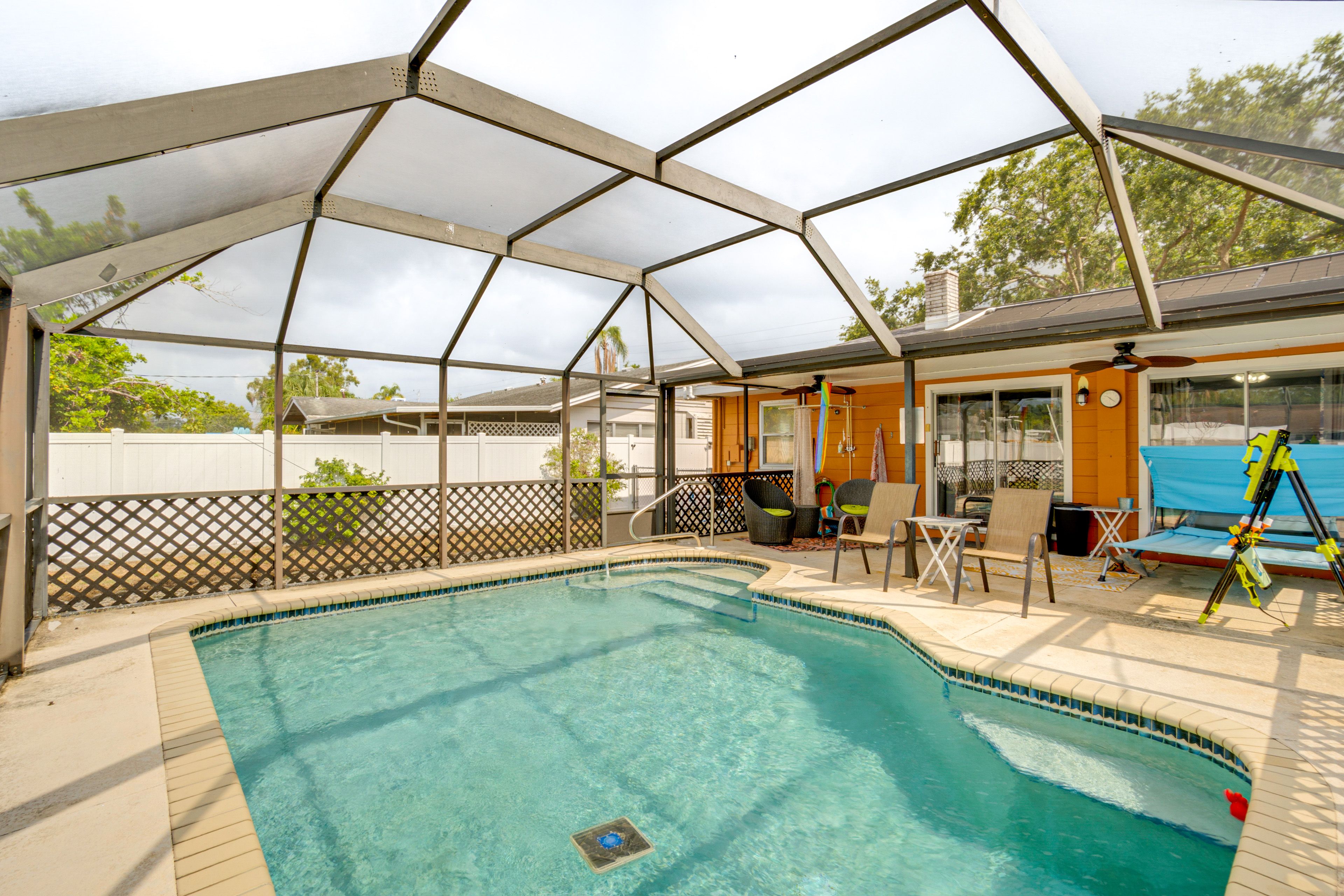 Bradenton Vacation Rental | 2BR | 2BA | 1,115 Sq Ft | 2 Steps Required
