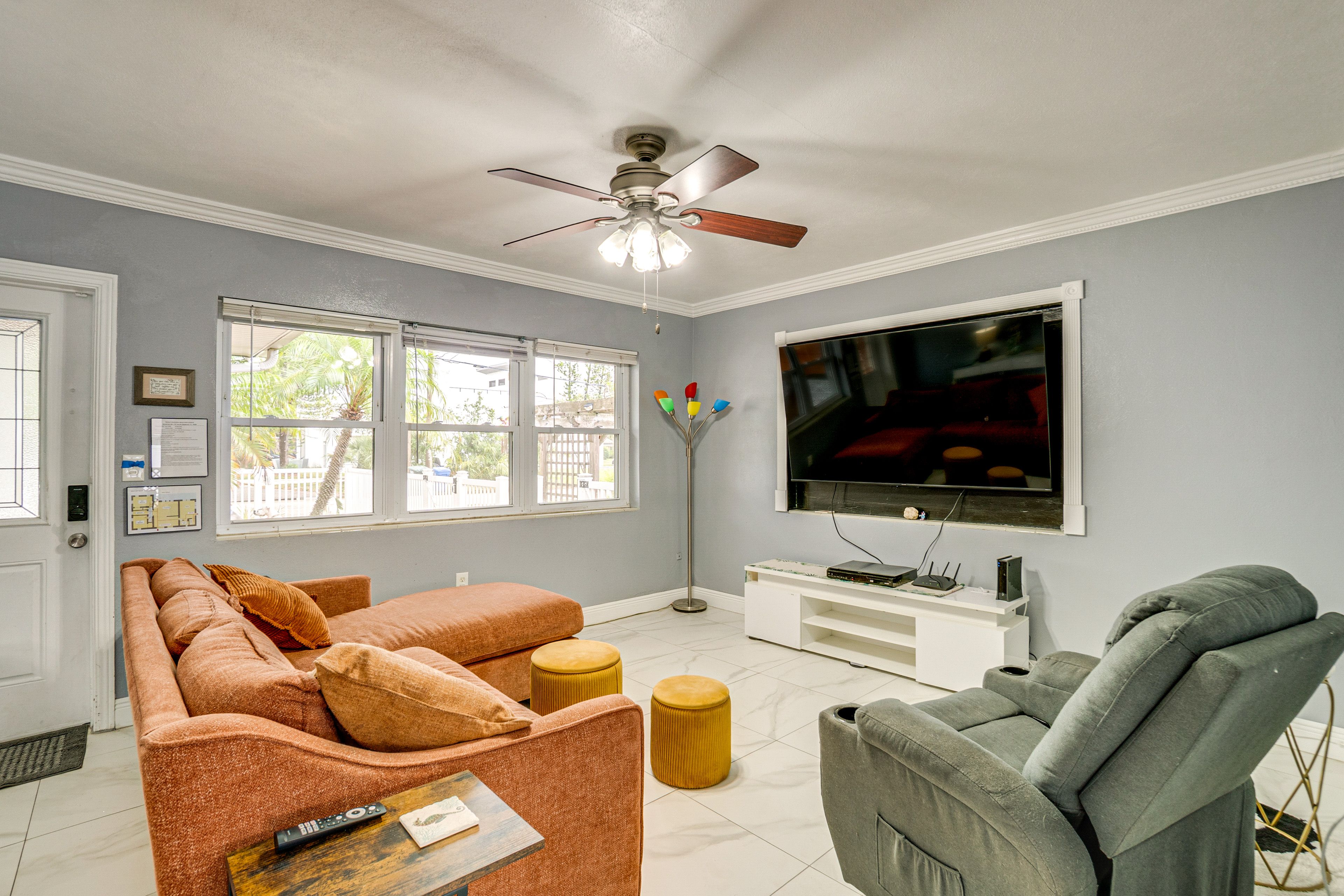 Living Room | Queen Sleeper Sofa | Books/Board Games | Smart TV
