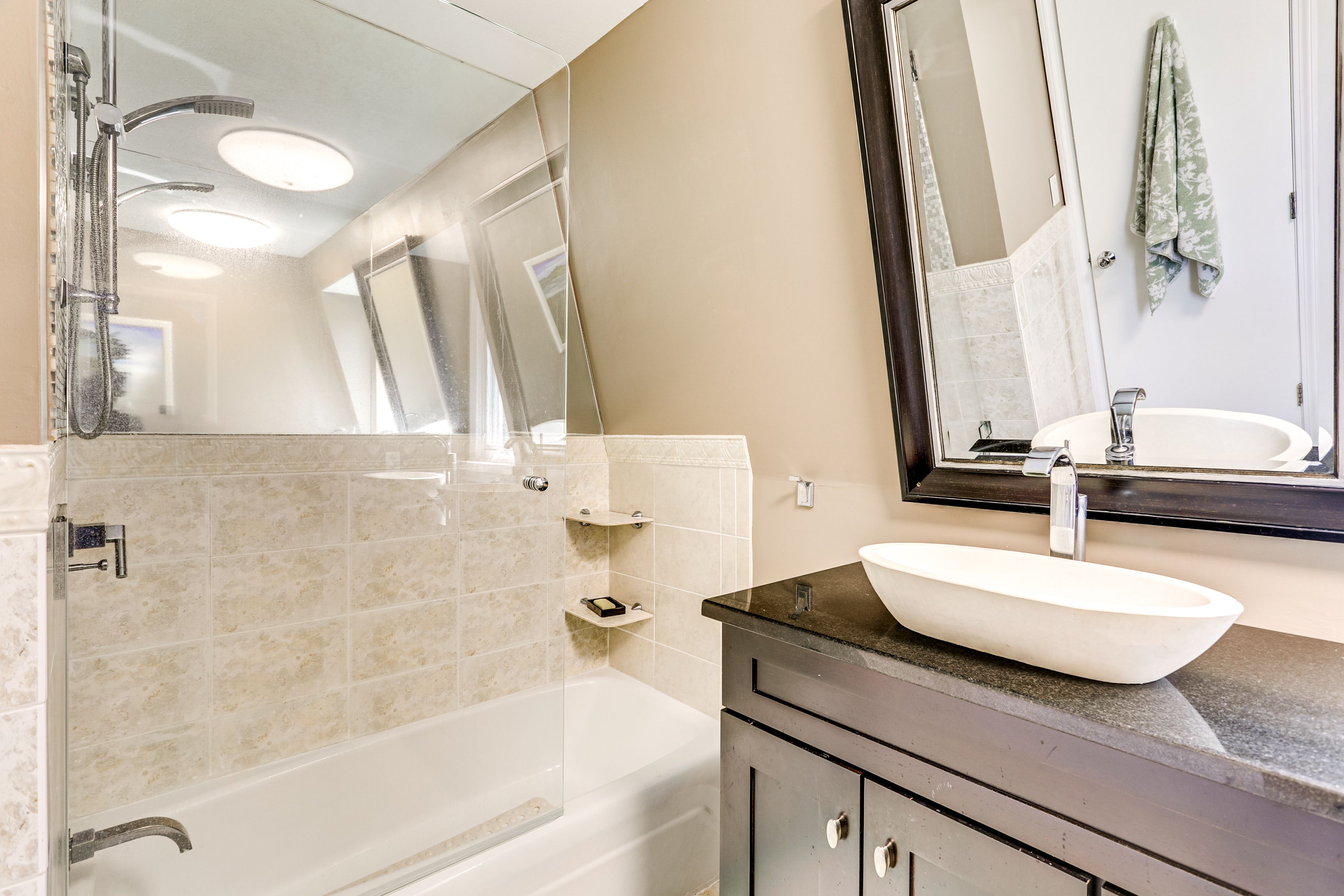 Full Bathroom | 2nd Floor