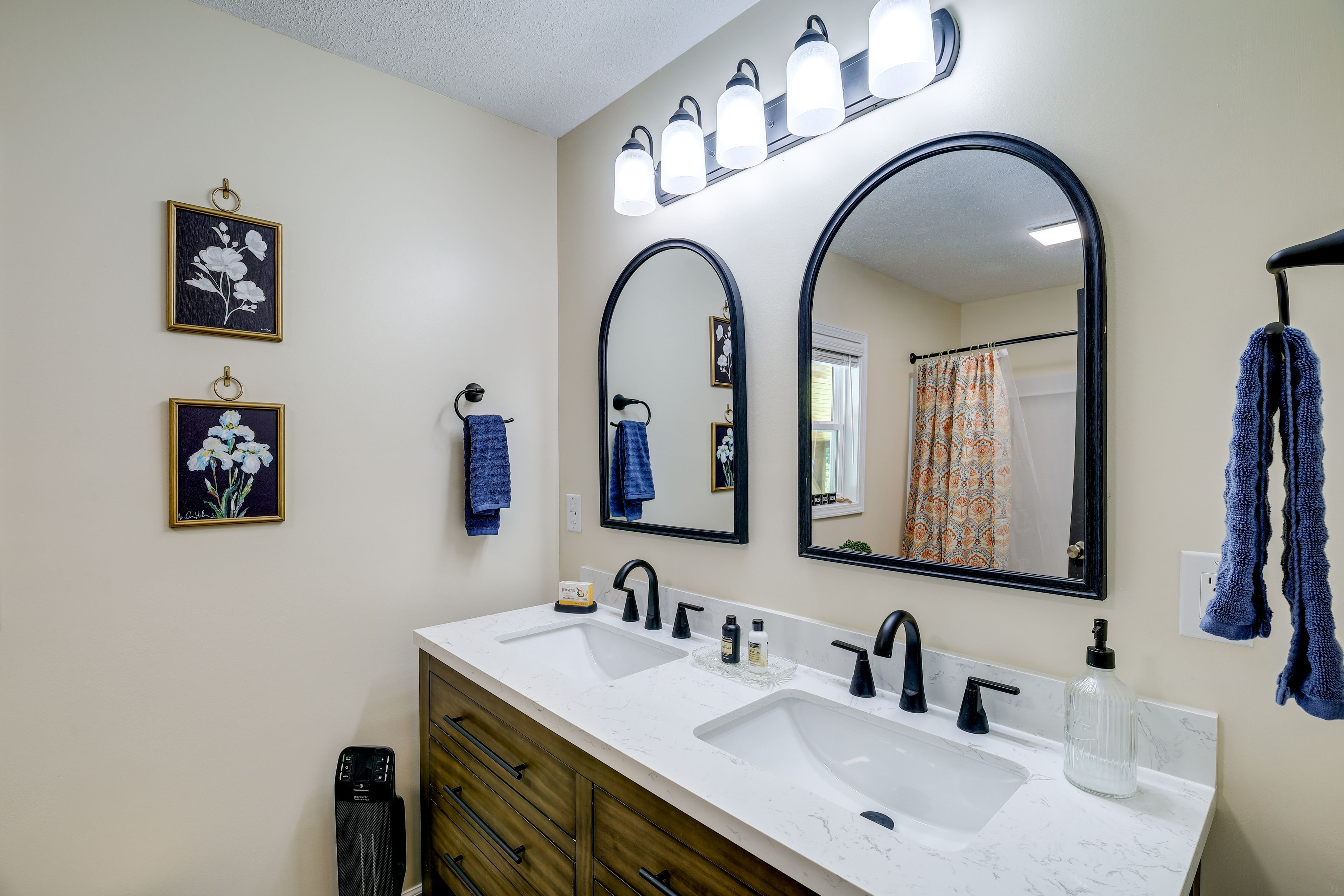 Full Bathroom | 2nd Floor