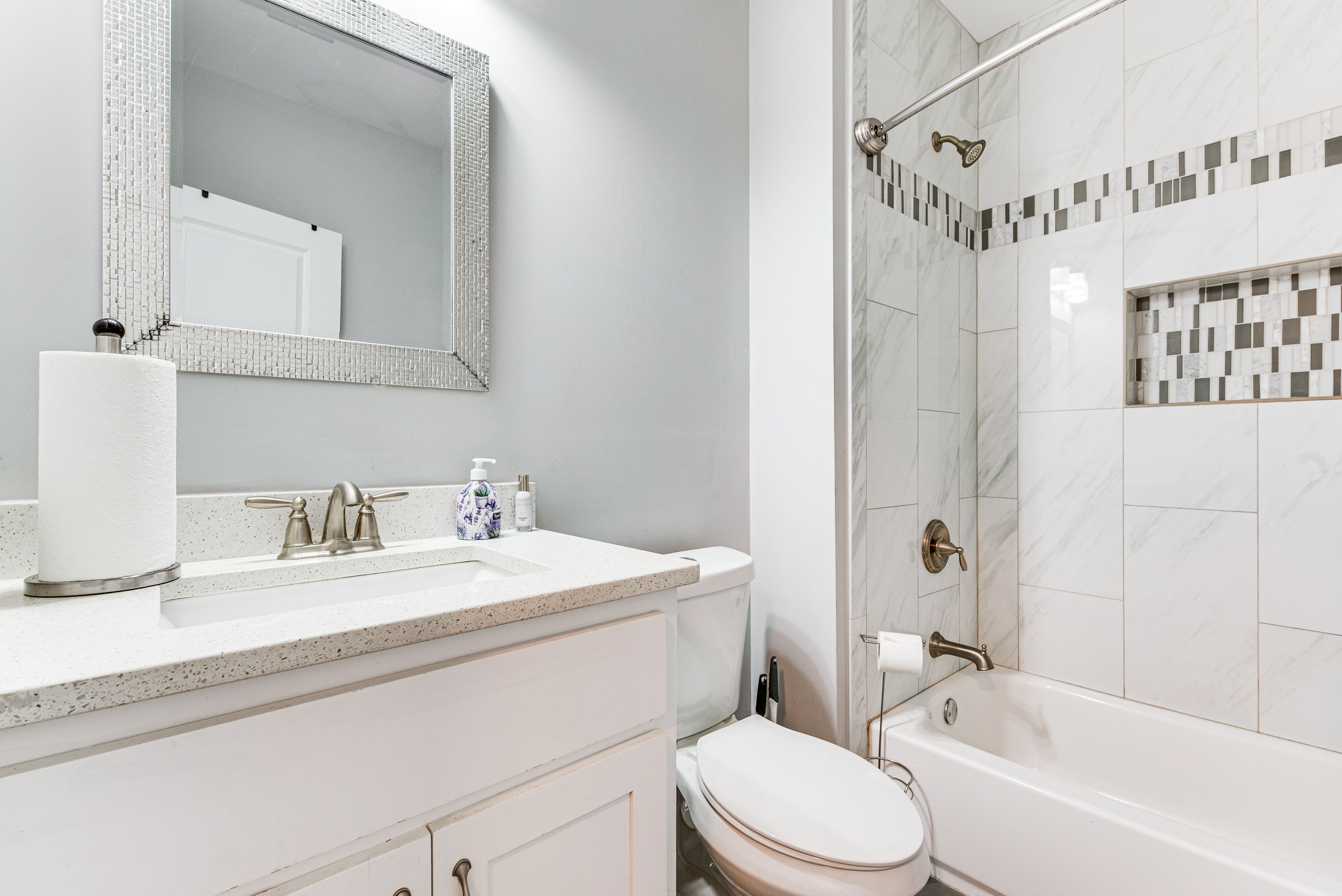 Full Bathroom | Complimentary Toiletries