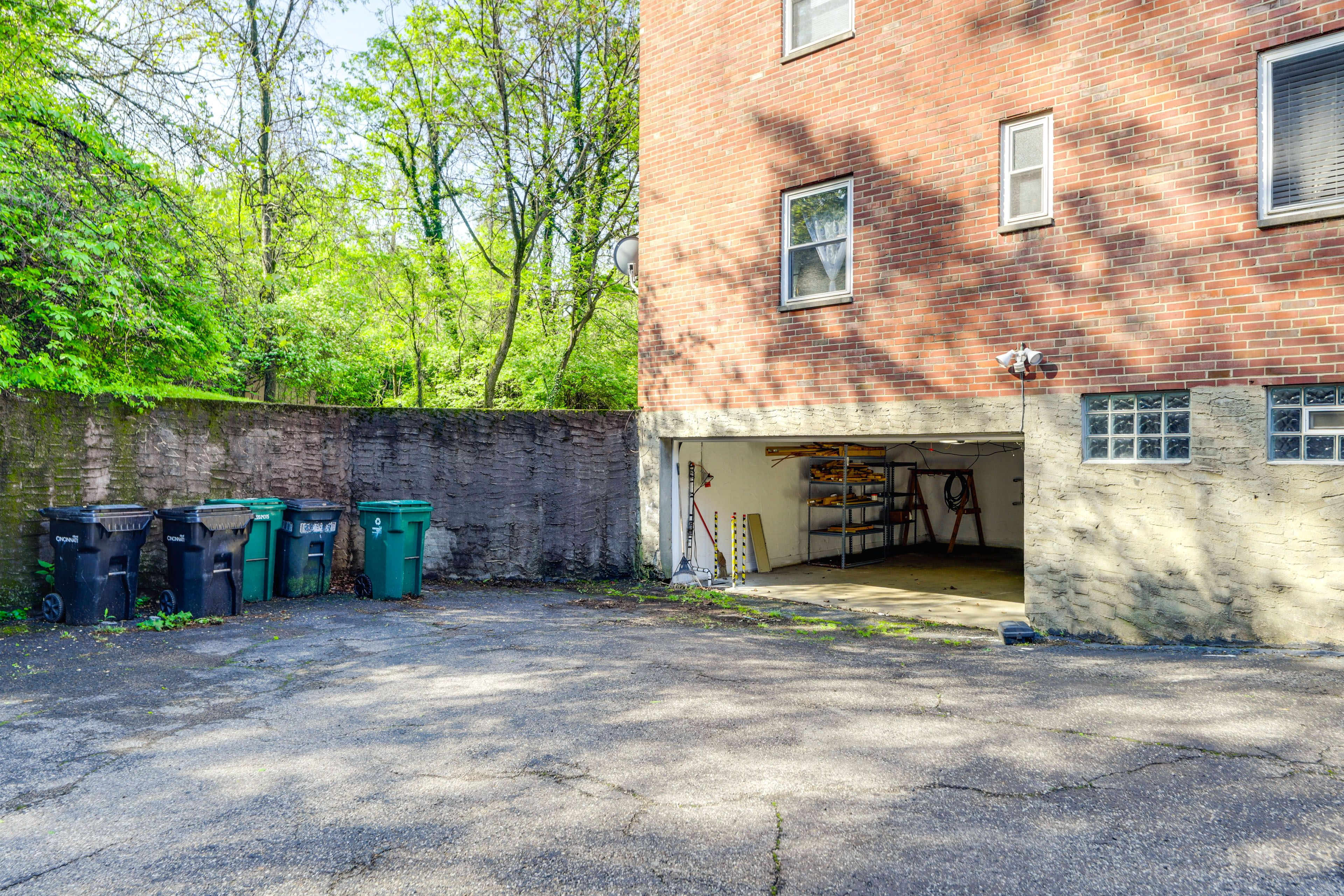 Parking | Shared Driveway (1 Vehicle) | Free Street