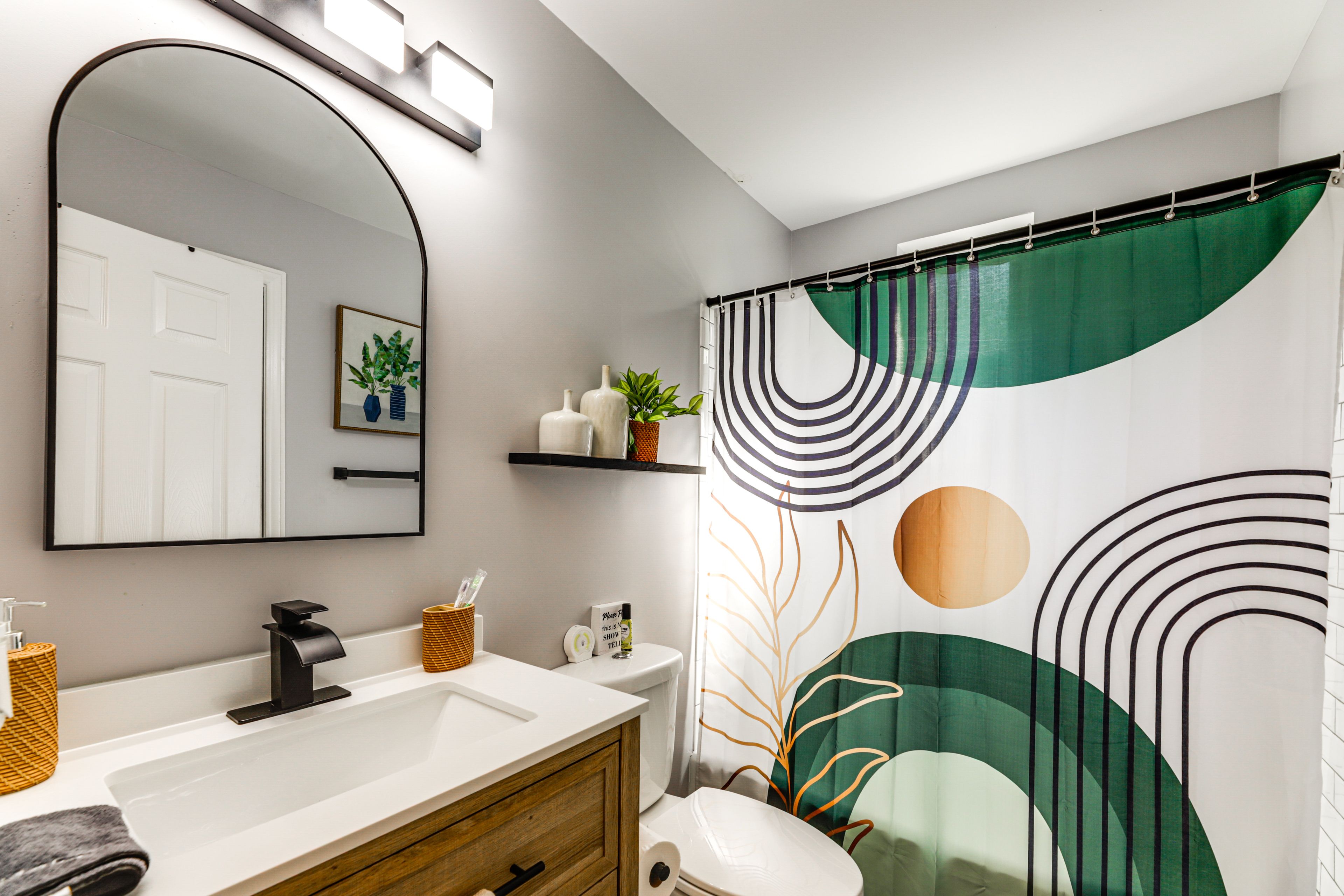 Full Bathroom | Towels Provided