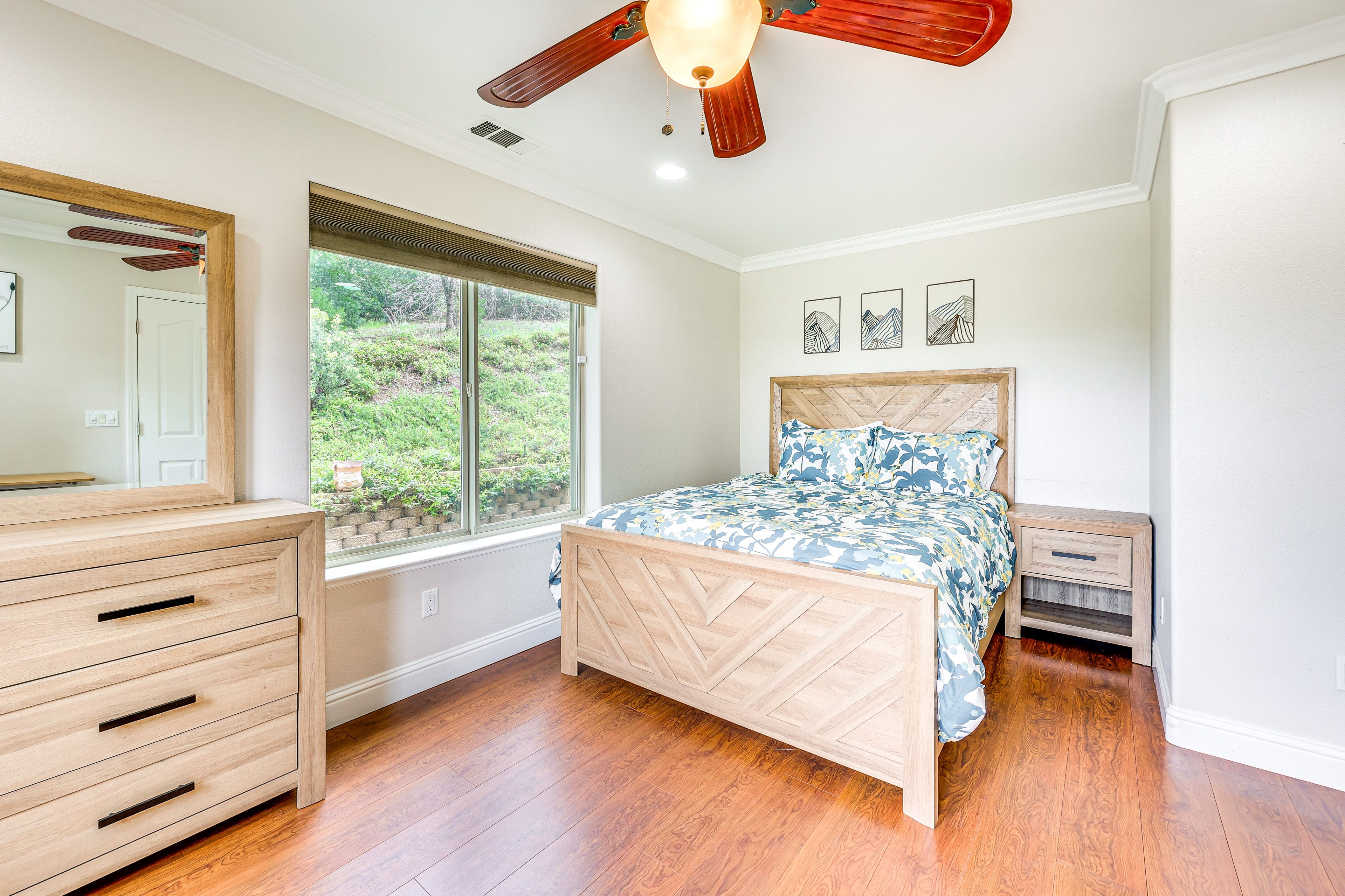 Bedroom 1 | 1st Floor | Queen Bed | Linens Provided | Laptop-Friendly Workspace