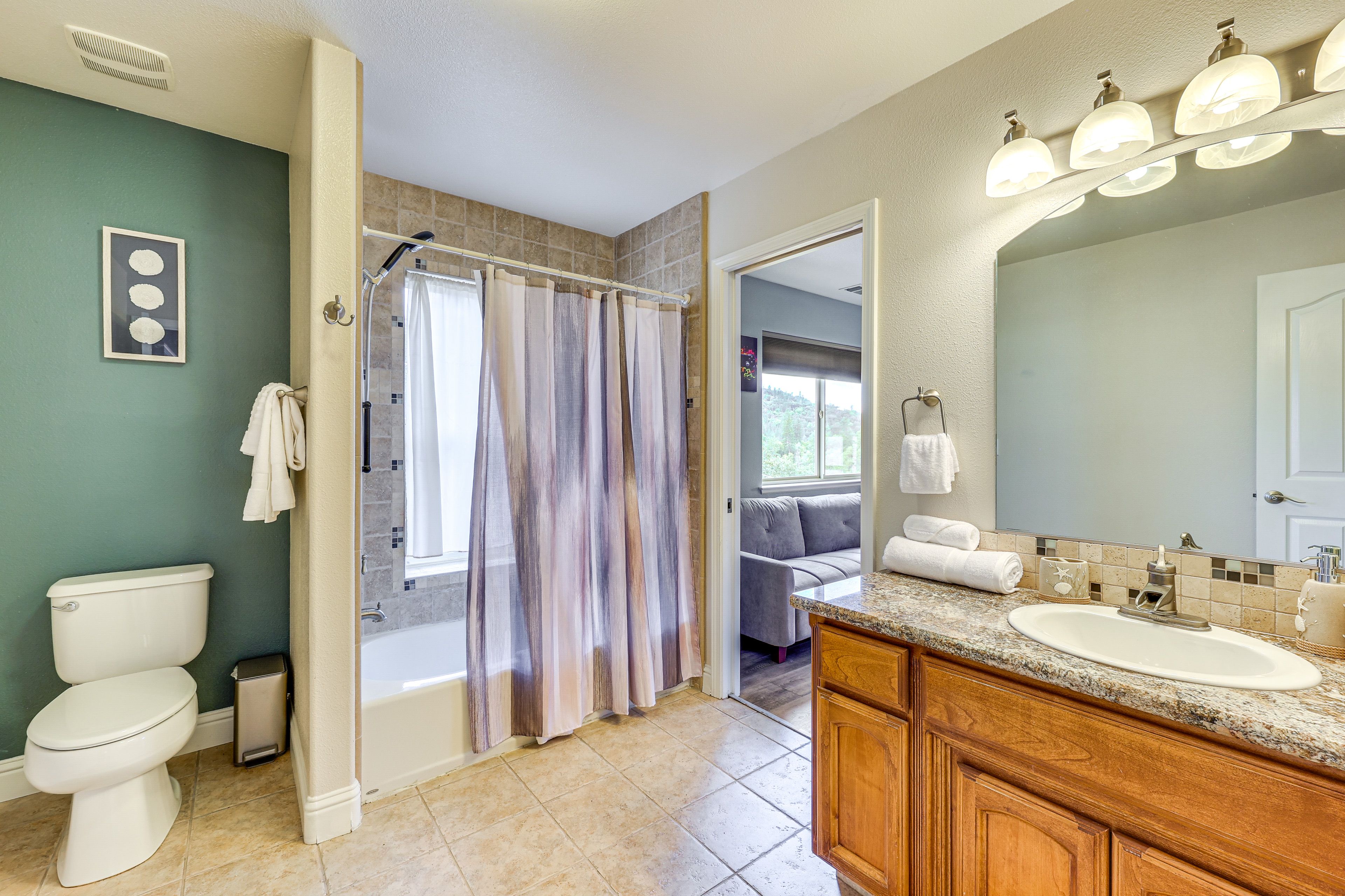 Full Bathroom | 2nd Floor