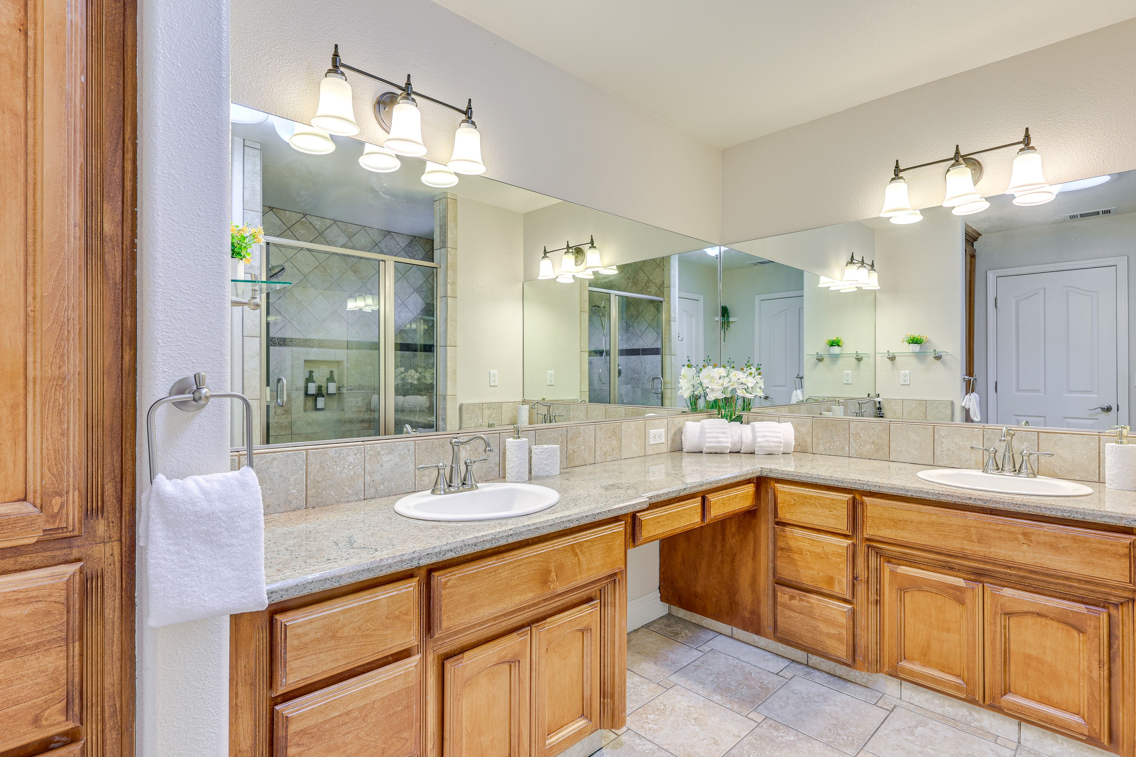 Full Bathroom | 2nd Floor